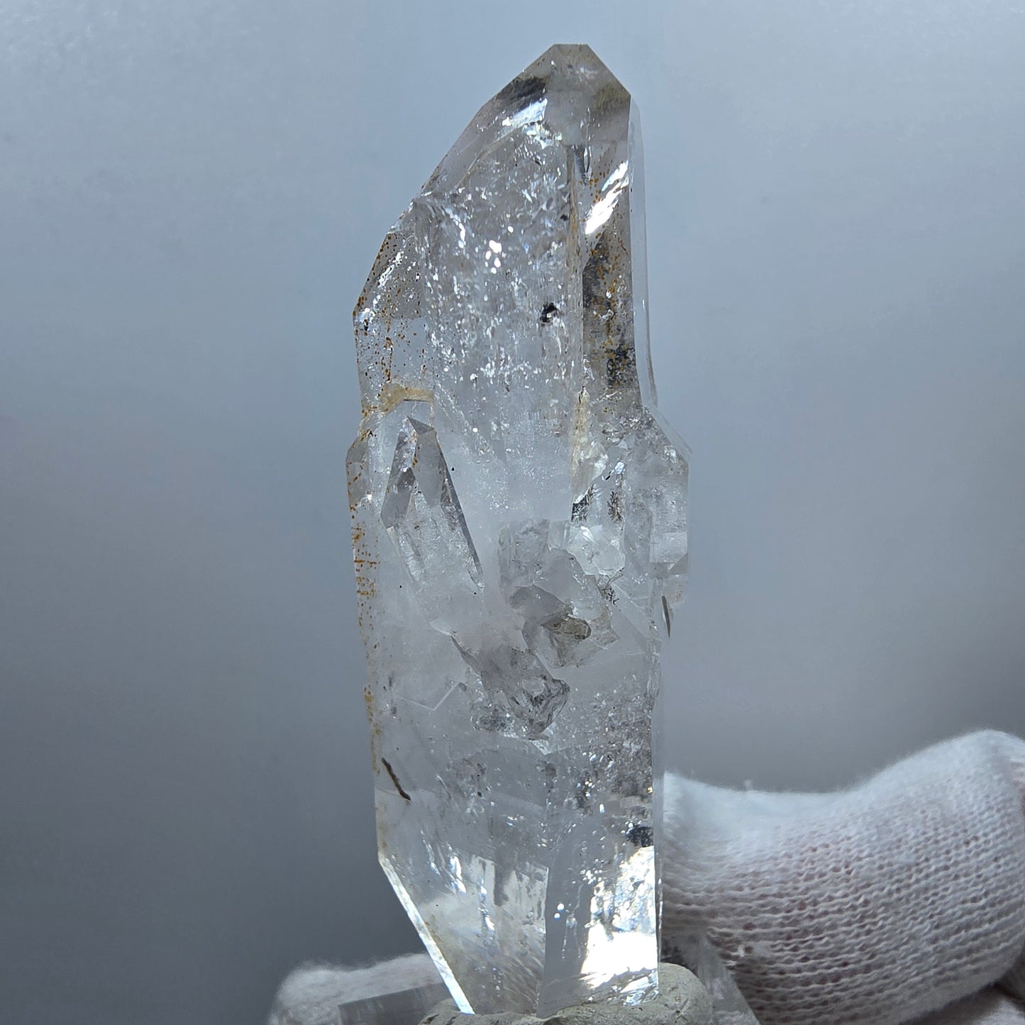 Goboboseb de poche en quartz fumé fantôme lémurien, squelette DT Stage Valentine, Namibie, 64 x 23 x 21 mm