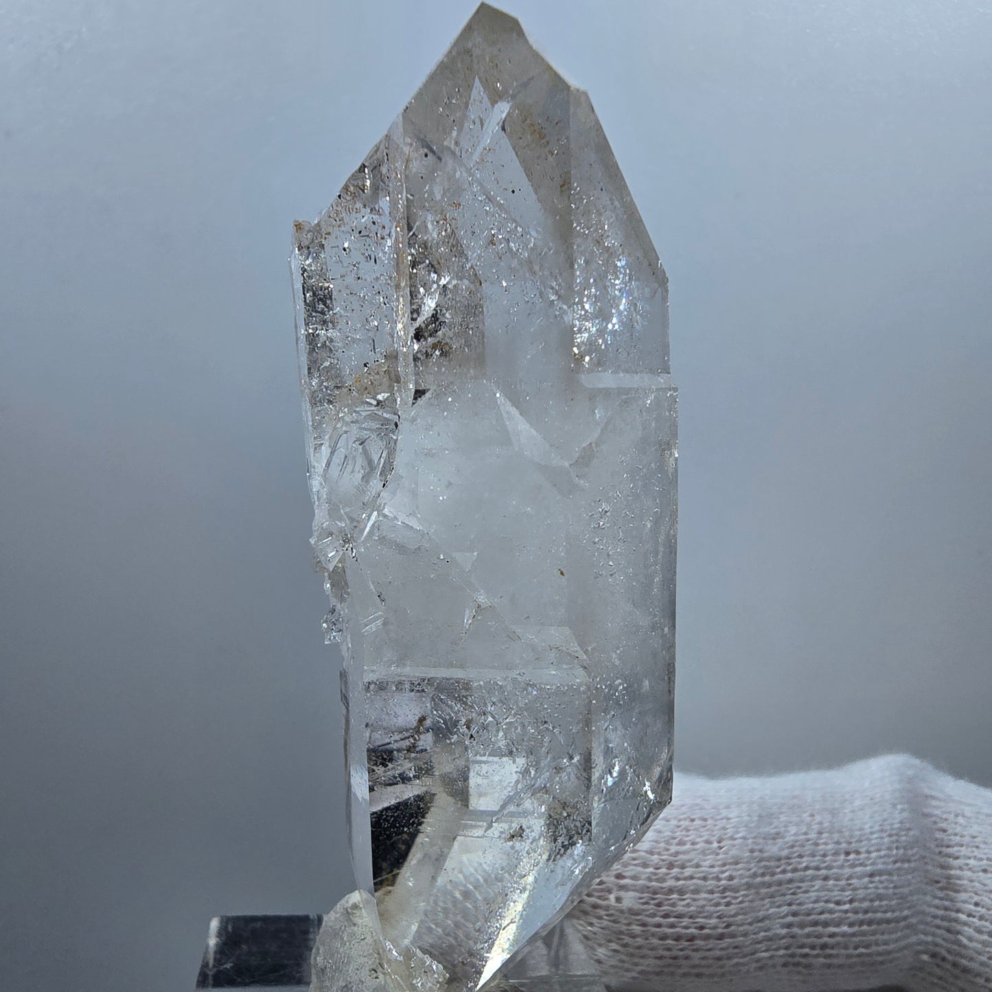 Goboboseb de poche en quartz fumé fantôme lémurien, squelette DT Stage Valentine, Namibie, 64 x 23 x 21 mm