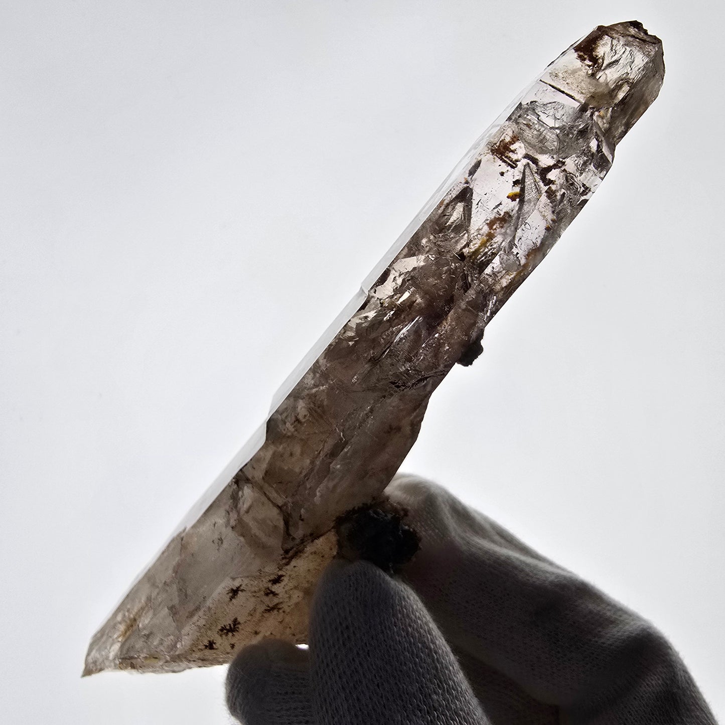 Sceptre DT en quartz fumé squelette Enhydro, parure de poche Valentine en calcite UV. Namibie 128 x 32 x 27 mm