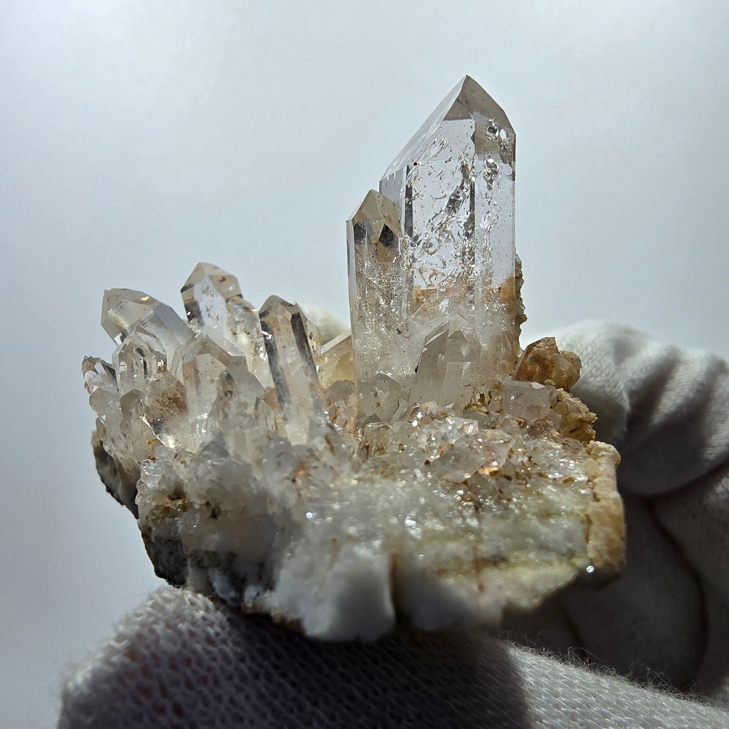 Enhydro Harlequin Quartz fumé, calcite UV Stage Valentine Pocket Goboboseb Namibie 55*36*35mm
