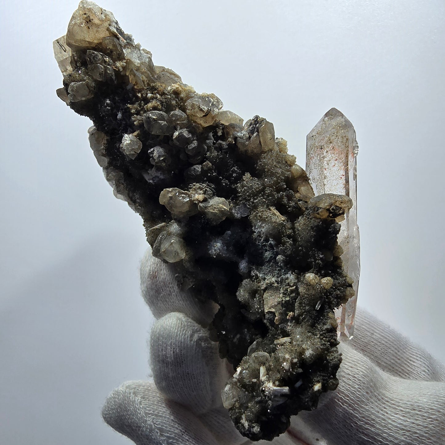 Quartz fumé Harlequin DT, calcite UV, spécimen de chrysocolle, Valentine Pocket, Namibie, 108 x 64 x 44 mm