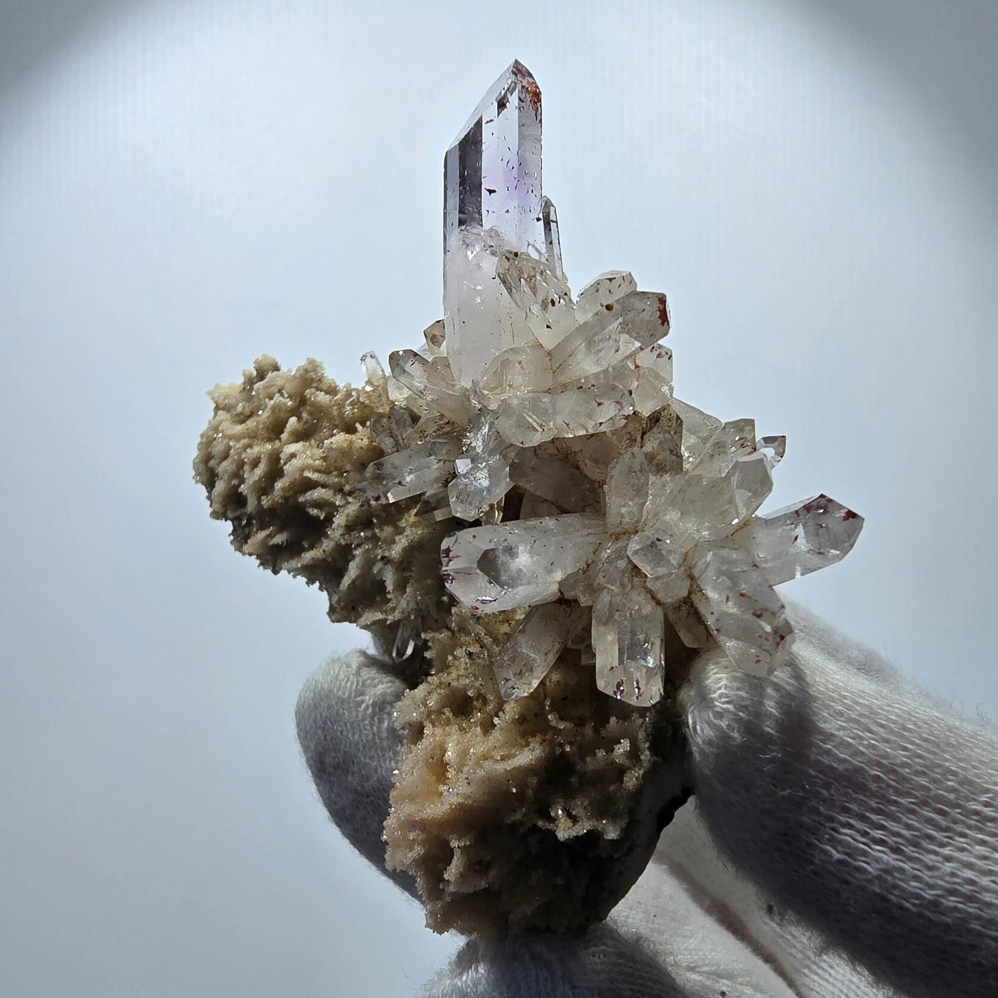 Quartz fumé Harlequin, spécimen de calcite UV, poche Valentine Goboboseb, Namibie, 79 x 63 x 34 mm