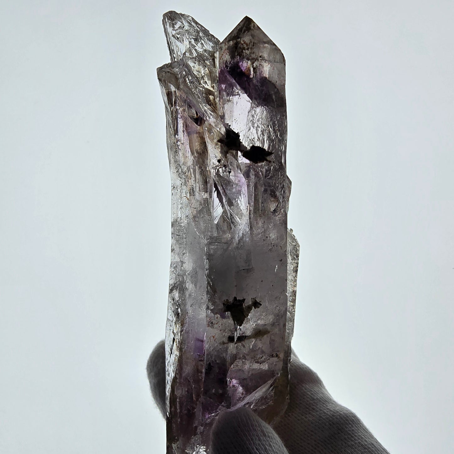 Gobo de poche Enhydro Skeleton Amethyst DT Scepter Valentine. Namibie 117 x 37 x 33 mm