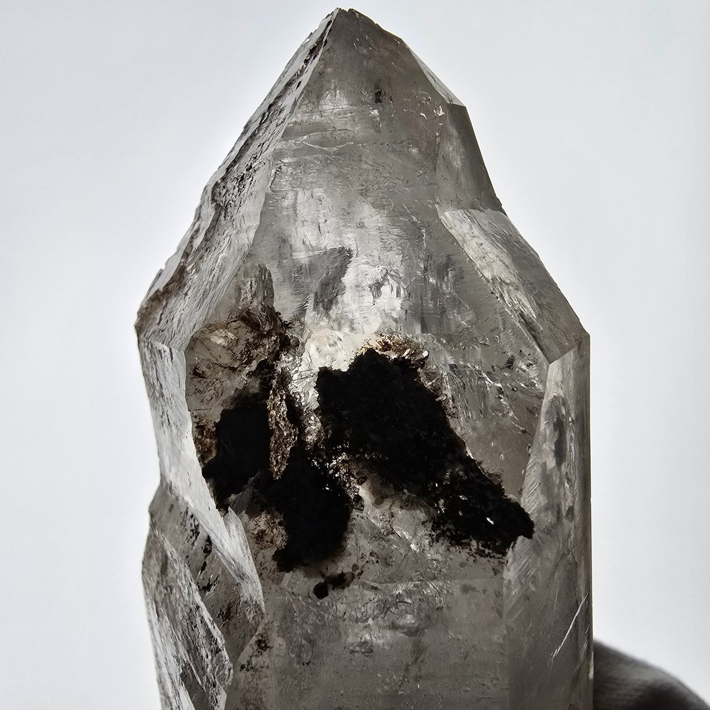Sceptre DT en quartz fumé squelette Enhydro, poche Valentine en calcite UV, Namibie 153 x 62 x 39 mm