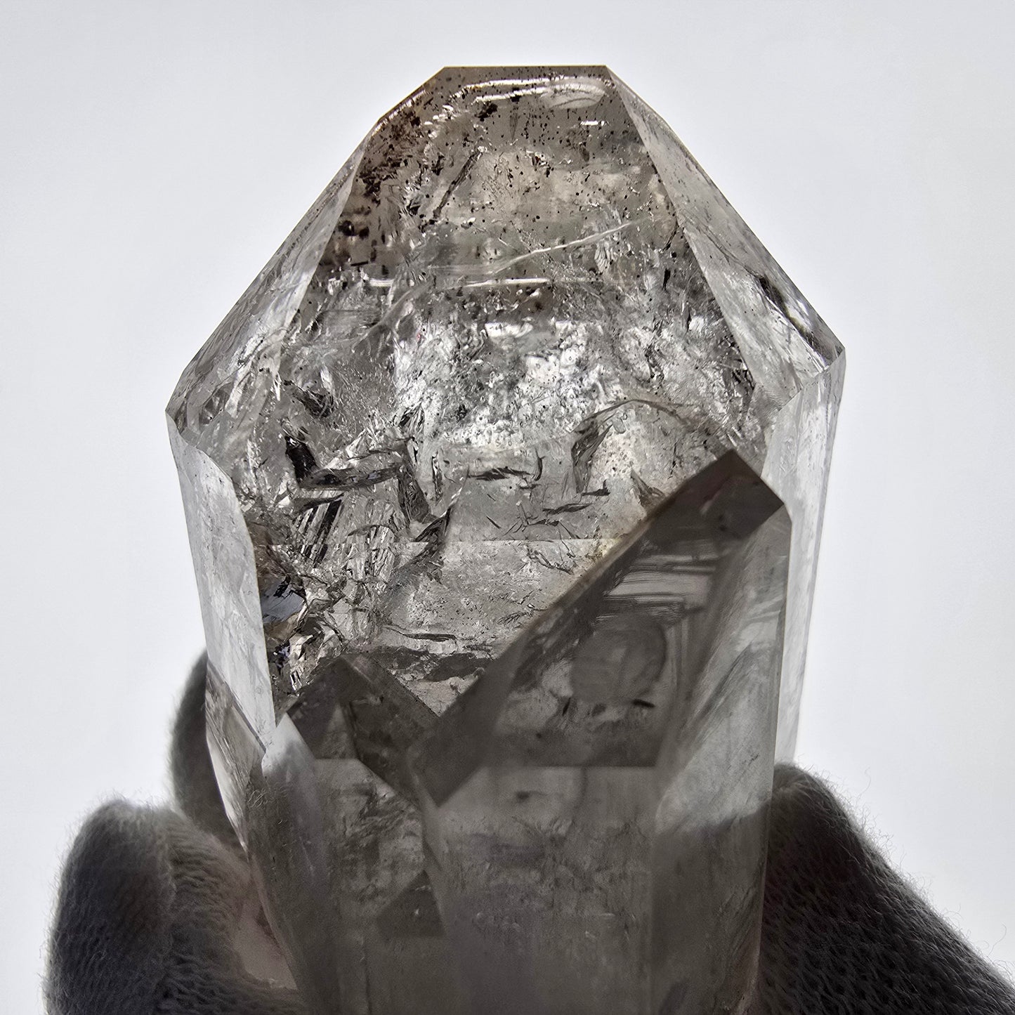 Sceptre de poche en hématite et quartz fumé, fantôme squelette, Saint-Valentin, Goboboseb, Namibie, 58 x 45 x 32 mm