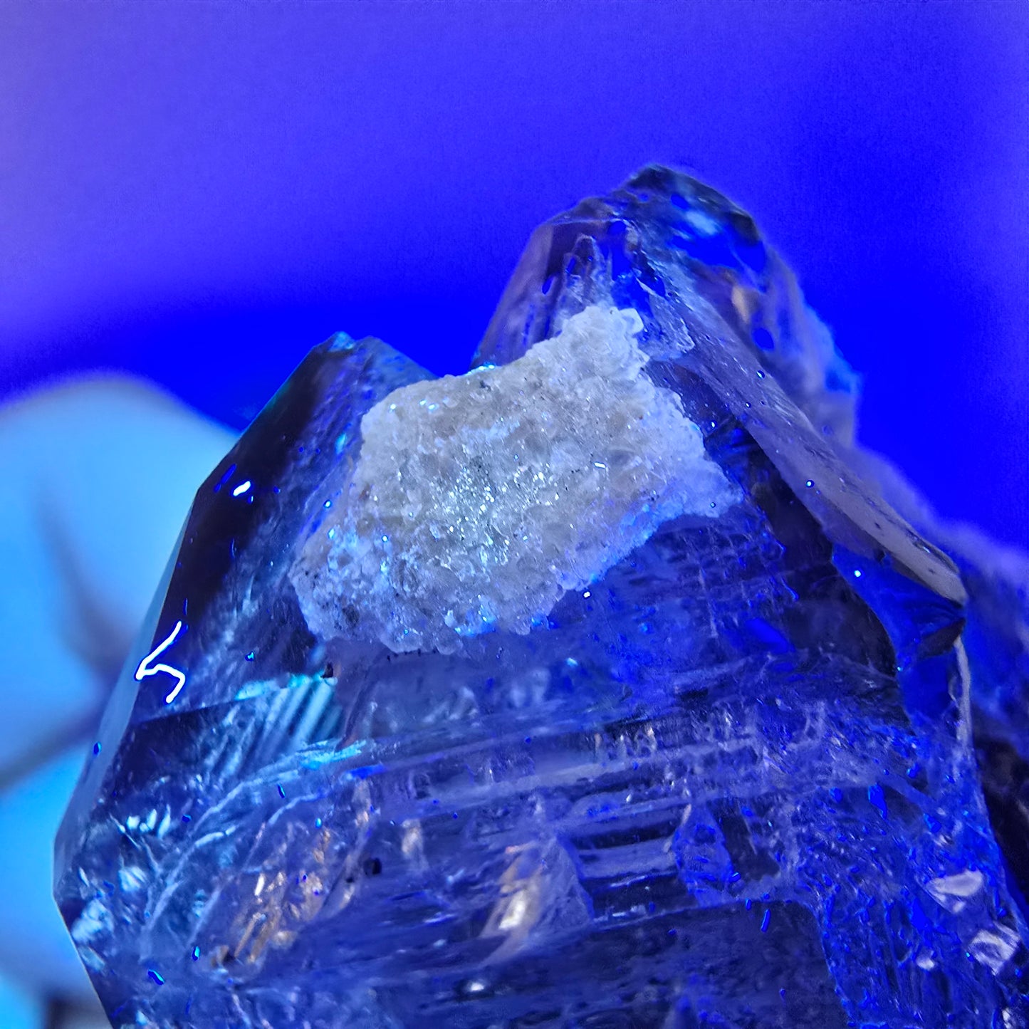 Sceptre fantôme squelette en quartz fumé DT, poche Saint-Valentin en calcite UV, Namibie 82 x 38 x 26 mm
