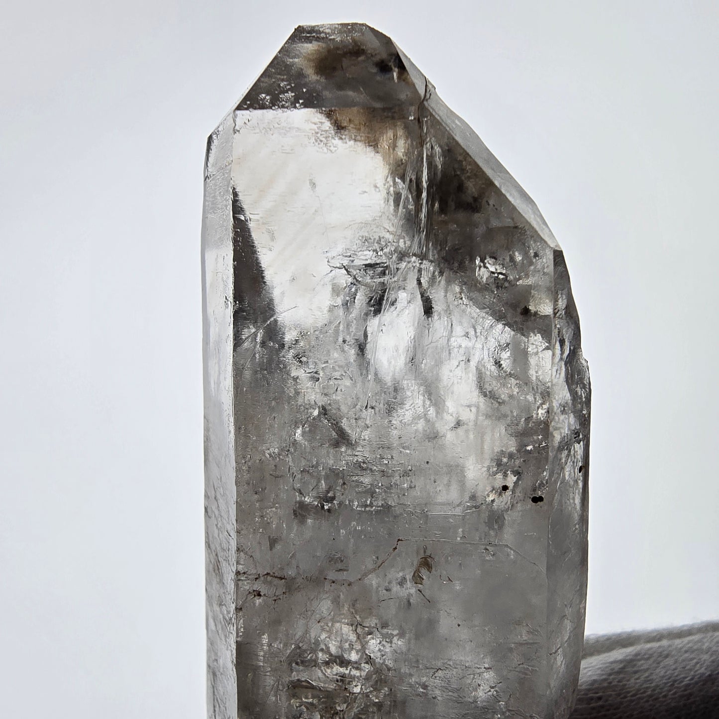 Quartz fumé squelette Enhydro DT, calcite UV, pochette Valentine 3x Bubble, Namibie 118 x 34 x 29 mm
