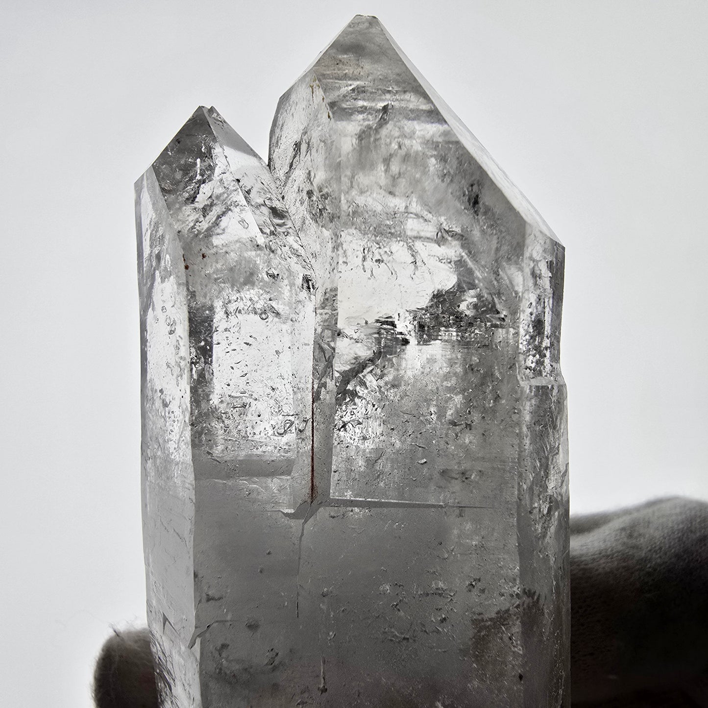 Quartz fumé squelette Enhydro DT, calcite UV, 2x Bubble Valentine Pocket, Namibie 105 x 38 x 32 mm