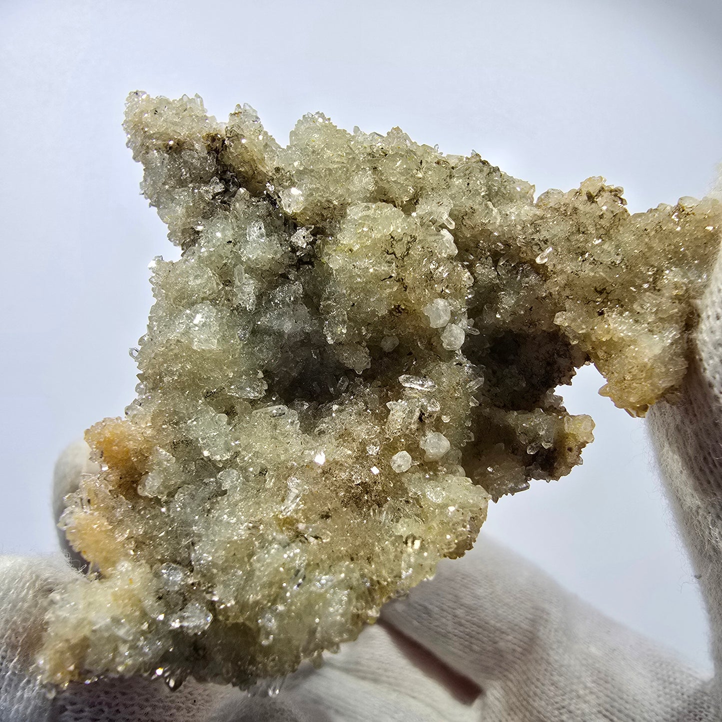 Quartz fumé, calcite UV sur matrice Valentine Pocket Goboboseb Namibie 87*81*58mm