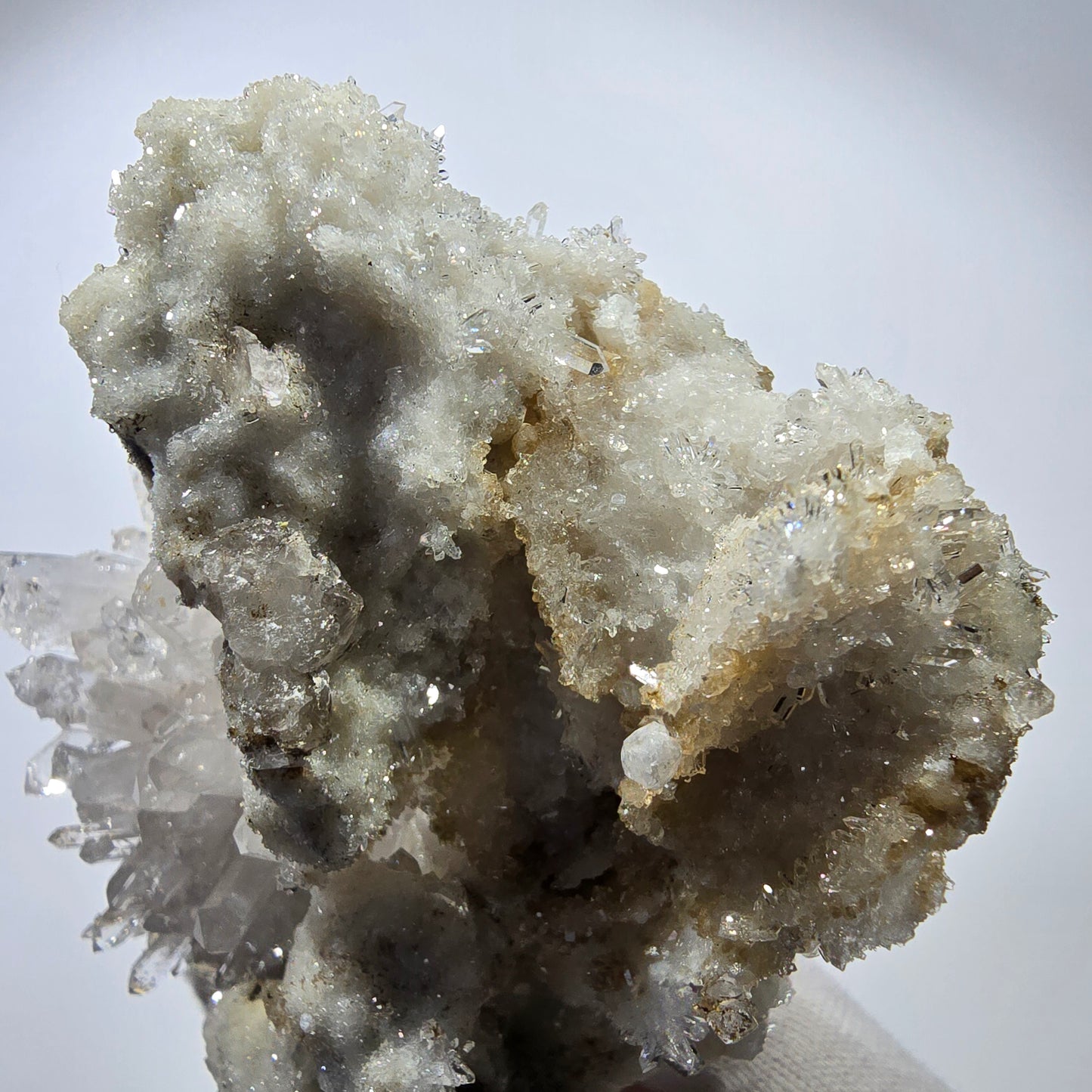 XL Phantom Smoky Quartz DT, calcite UV sur matrice Valentine Pocket, Namibie 166 x 81 x 47 mm
