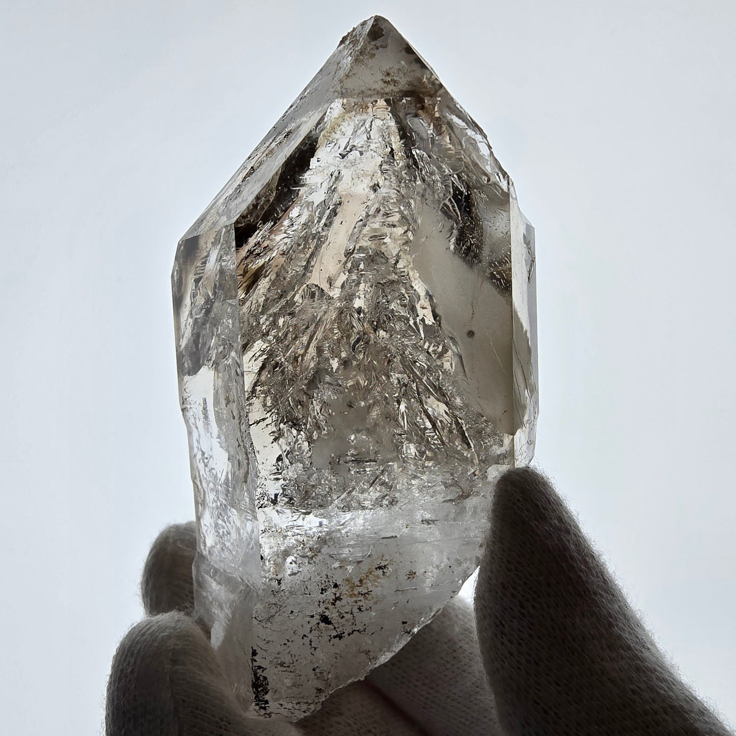 Sceptre fantôme squelette en quartz fumé DT, poche Saint-Valentin en calcite UV, Namibie 89 x 47 x 32 mm