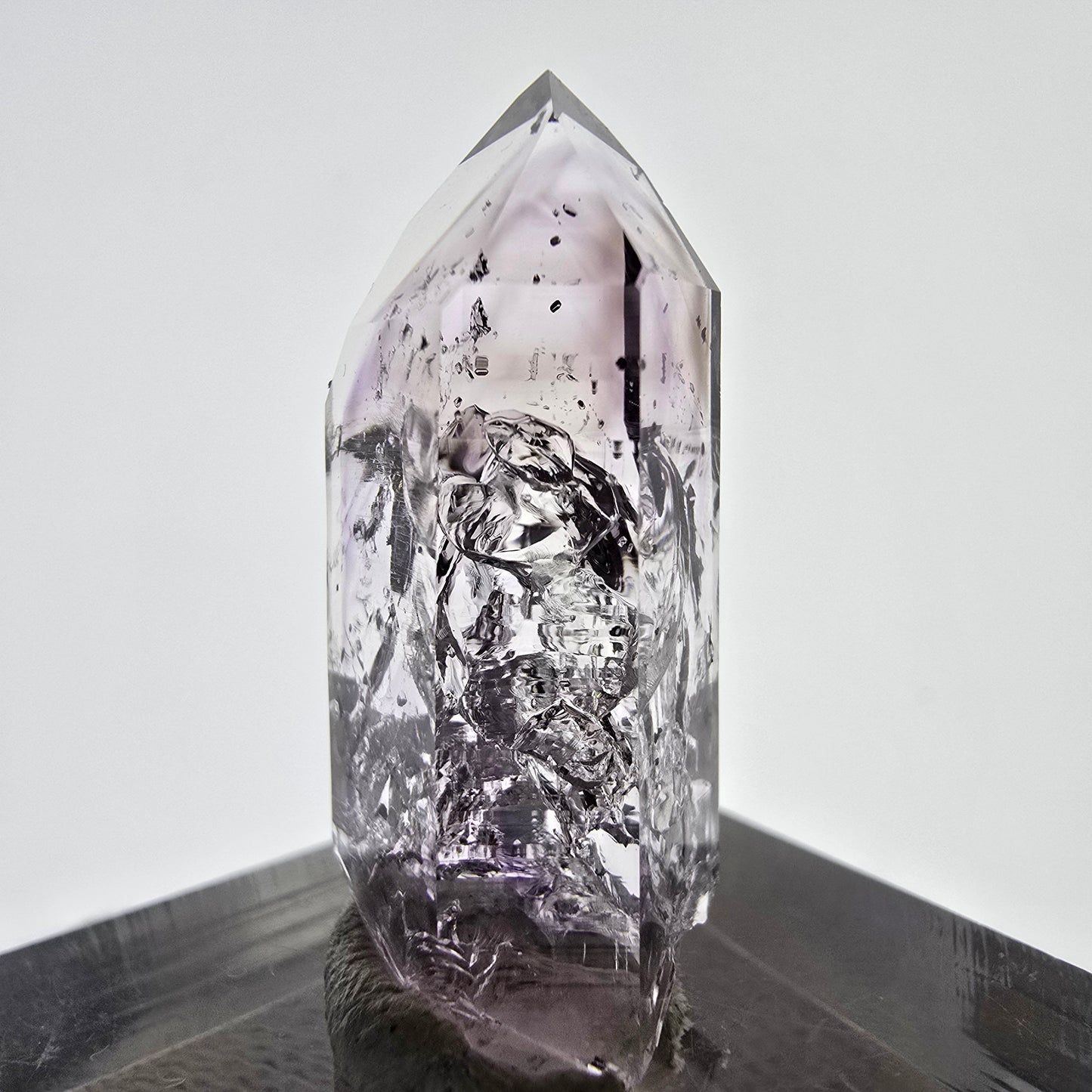 Améthyste fantôme Enhydro avec hématite, mine Blase Streep, Namibie, 29 x 12 x 11 mm