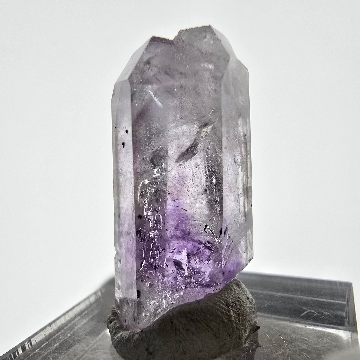 Améthyste fantôme avec hématite, mine Streep, Goboboseb, Namibie, 40 x 15 x 12 mm