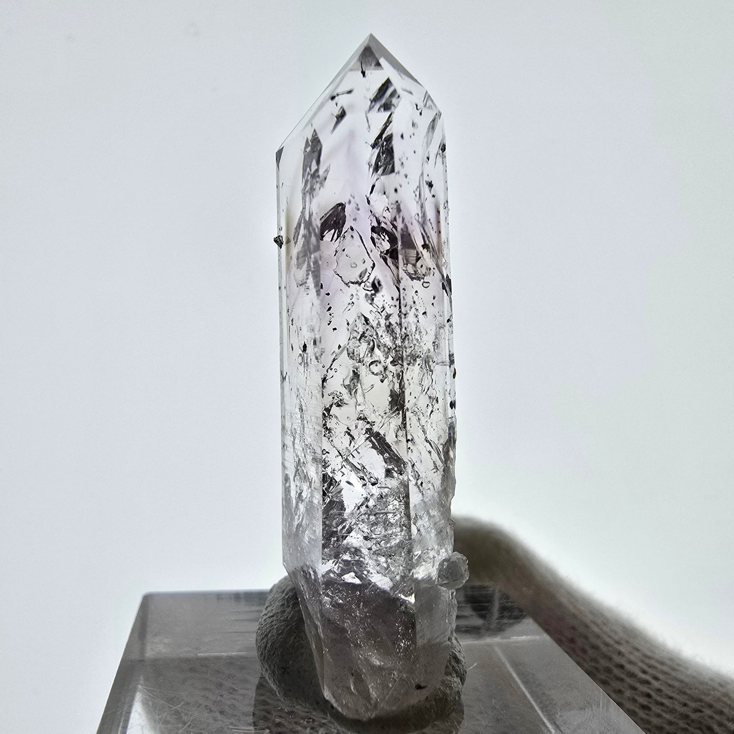 Quartz fumé fantôme Enhydro avec hématite, mine Bubble Streep, Namibie, 39 x 12 x 9 mm