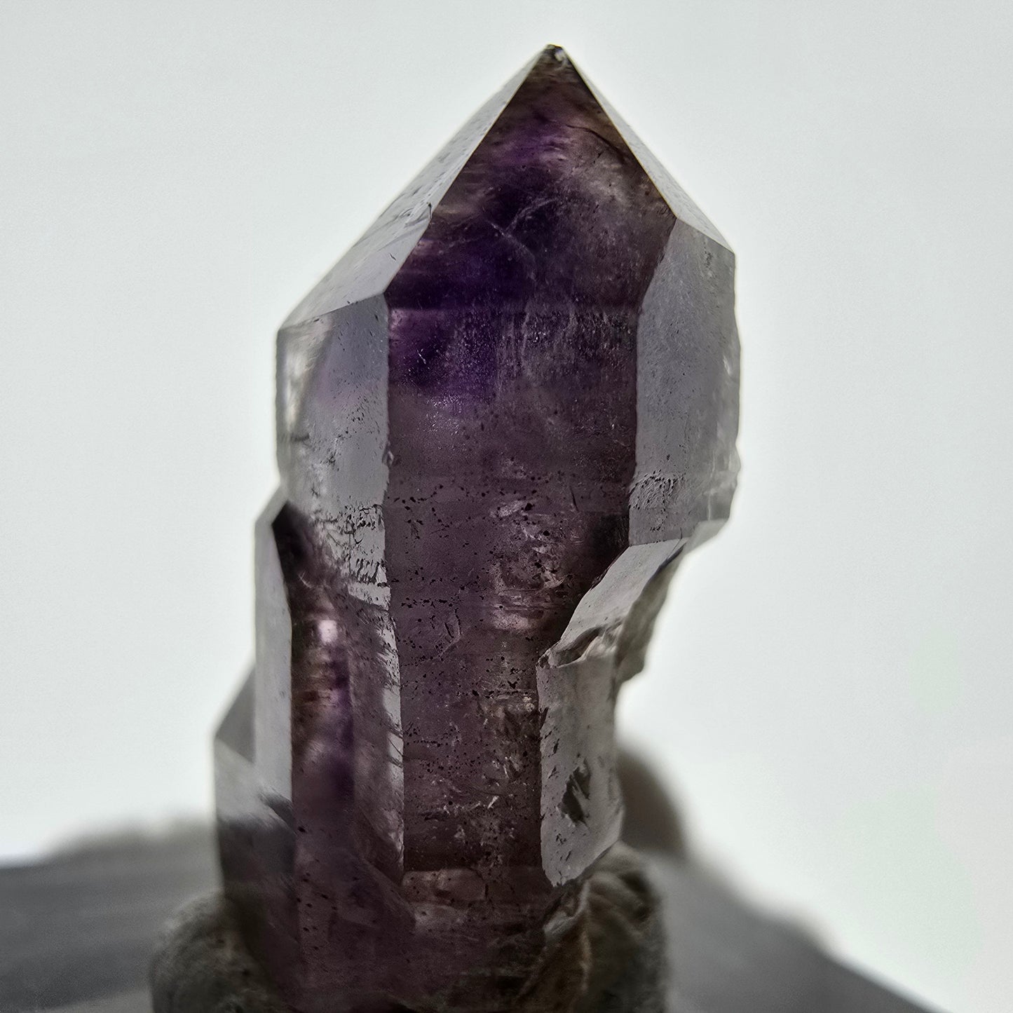 Rare spécimen de sceptre d'améthyste fantôme, Brandberg, Namibie, 25 x 15 x 10 mm