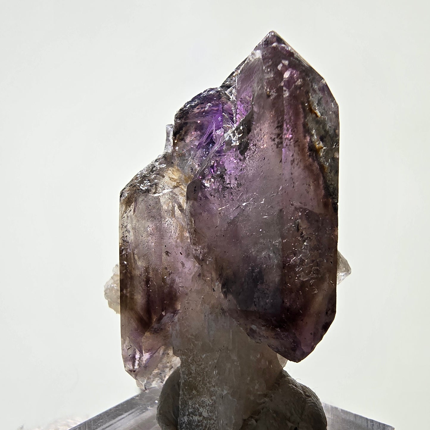 Améthyste fantôme rare, sceptre DT, amas Brandberg, Namibie, 50 x 26 x 24 mm