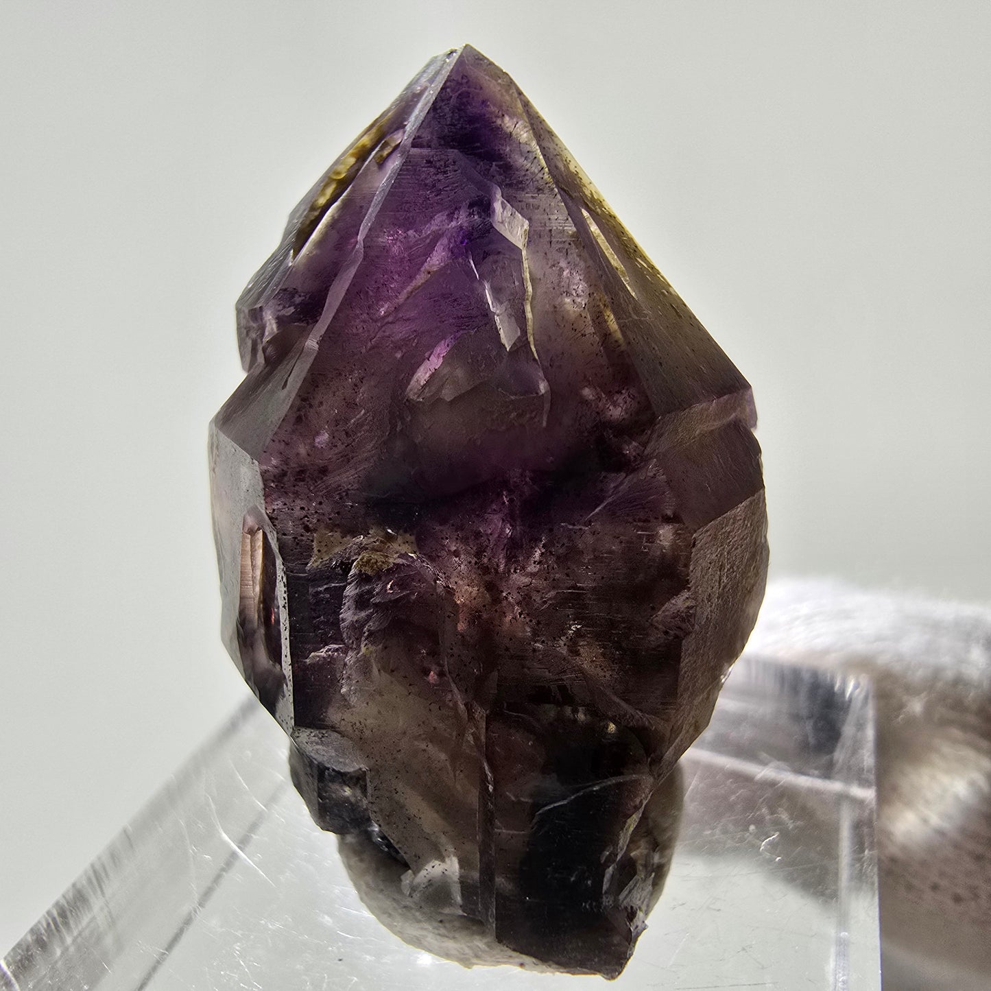 Sceptre squelette en améthyste fantôme rare, pointe Brandberg, Namibie, 30 x 24 x 20 mm