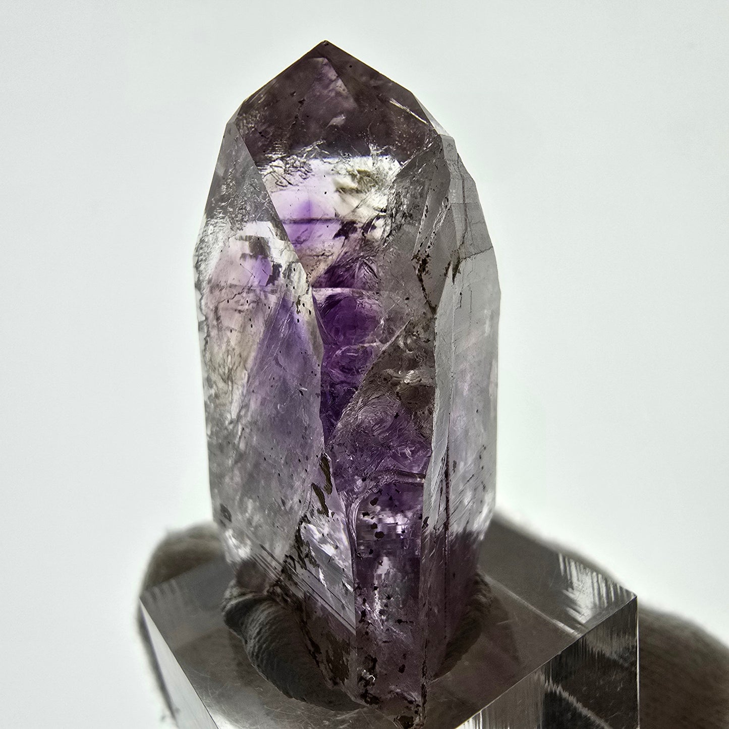 Améthyste fantôme avec hématite, mine Streep, Goboboseb, Namibie, 43 x 30 x 19 mm