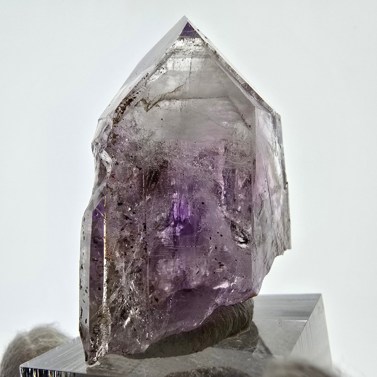 Améthyste fantôme avec hématite, mine Streep, Goboboseb, Namibie, 43 x 30 x 19 mm