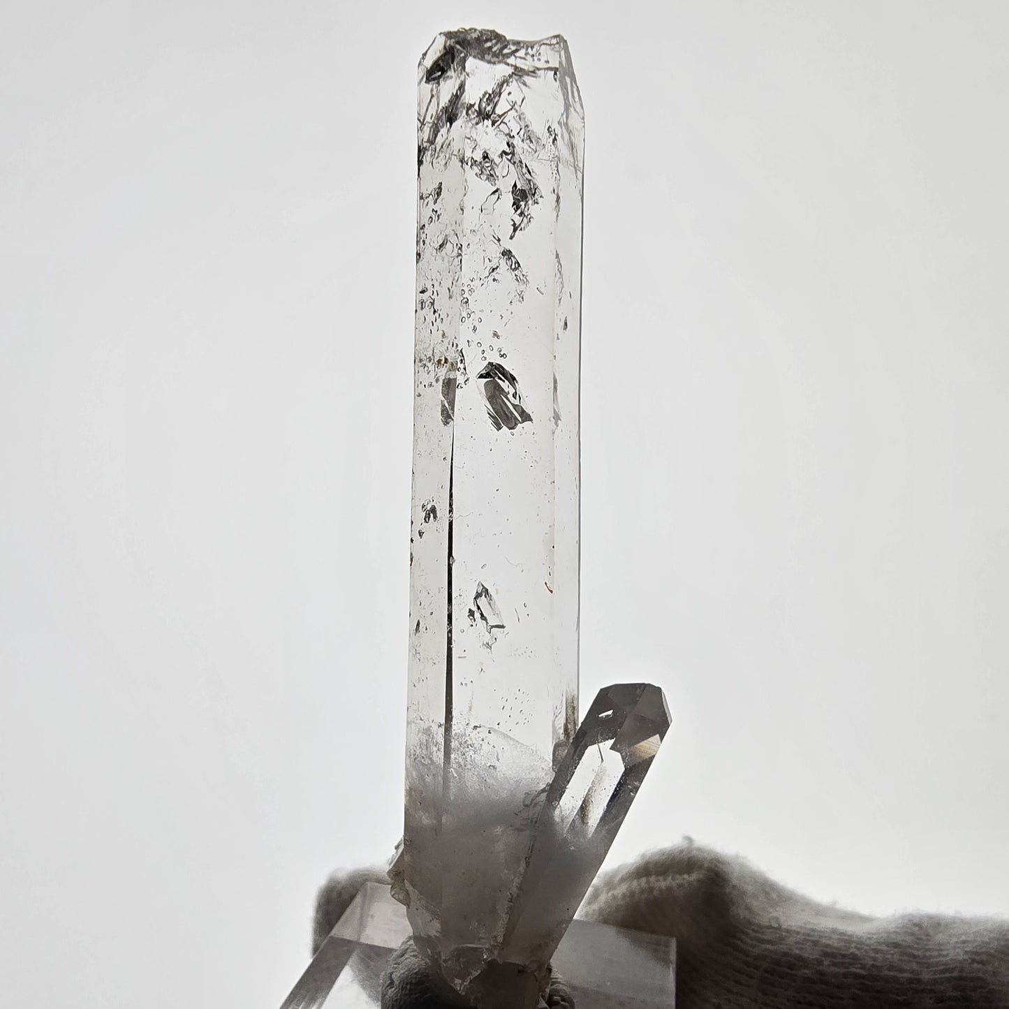 Sceptre en quartz fumé fantôme lémurien, poche Saint-Valentin, Namibie, 71 x 20 x 15 mm