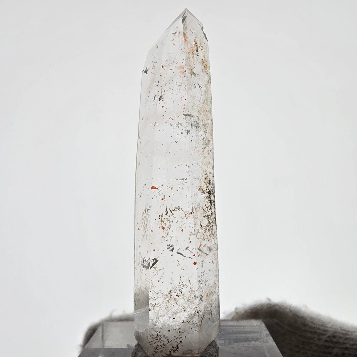 Quartz fumé fantôme lémurien, poche Valentine à pointe d'hématite, Namibie, 47 x 12 x 8 mm
