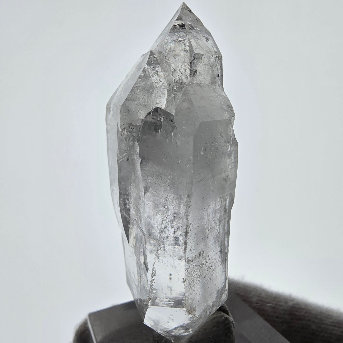 Sceptre de poche Saint-Valentin en quartz fumé fantôme squelette, Namibie 56 x 25 x 16 mm