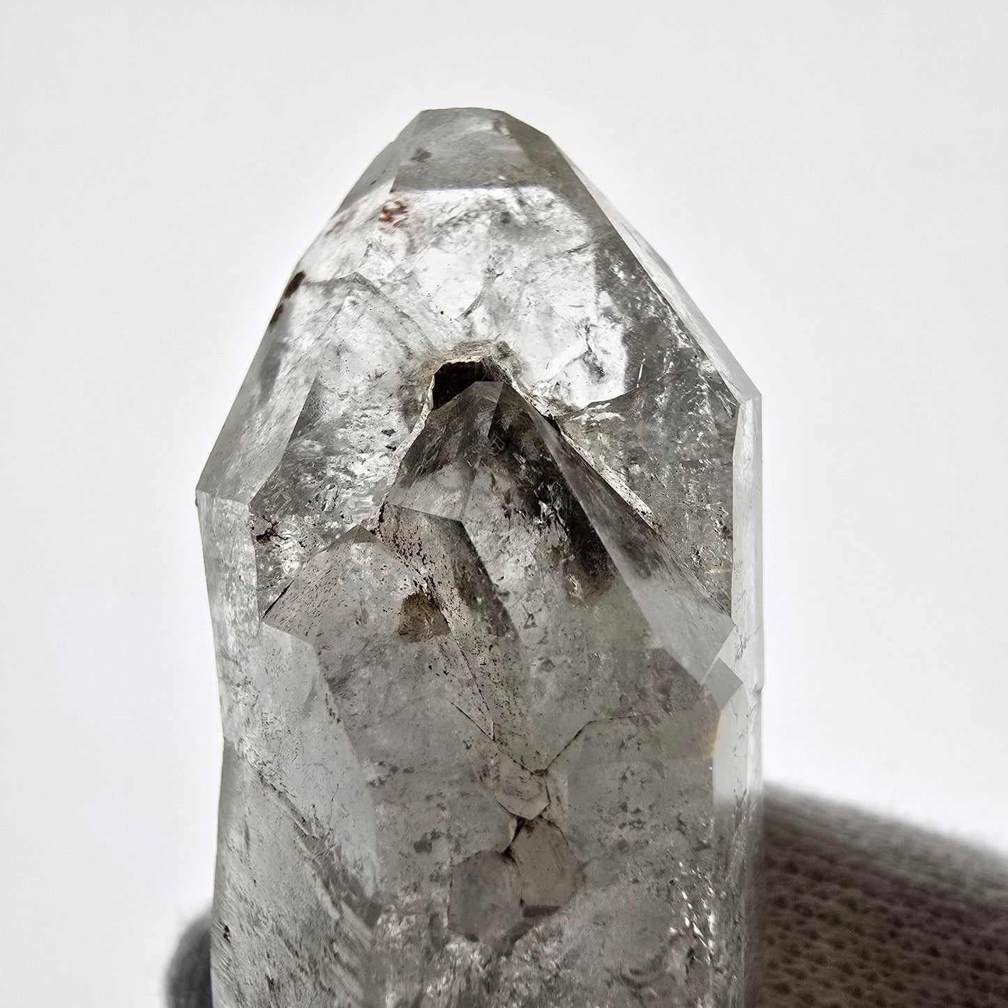 Sceptre fantôme squelette en quartz fumé DT, poche Saint-Valentin en calcite UV, Namibie 57 x 23 x 22 mm