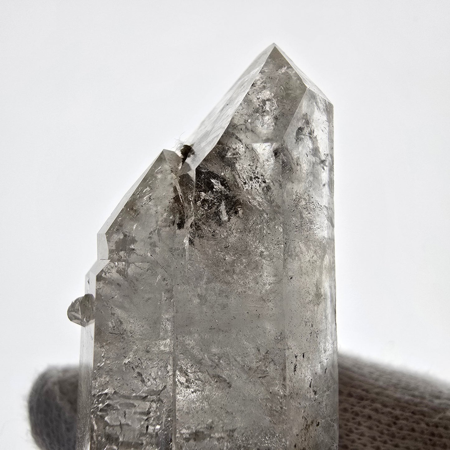 Sceptre fantôme squelette en quartz fumé DT, poche Saint-Valentin en calcite UV, Namibie 57 x 23 x 22 mm