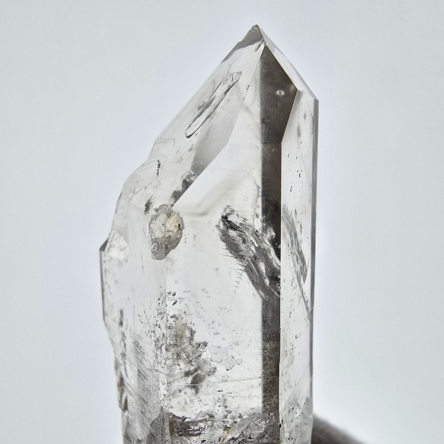 Sceptre de poche en quartz fumé fantôme squelette, Namibie, 57 x 25 x 18 mm