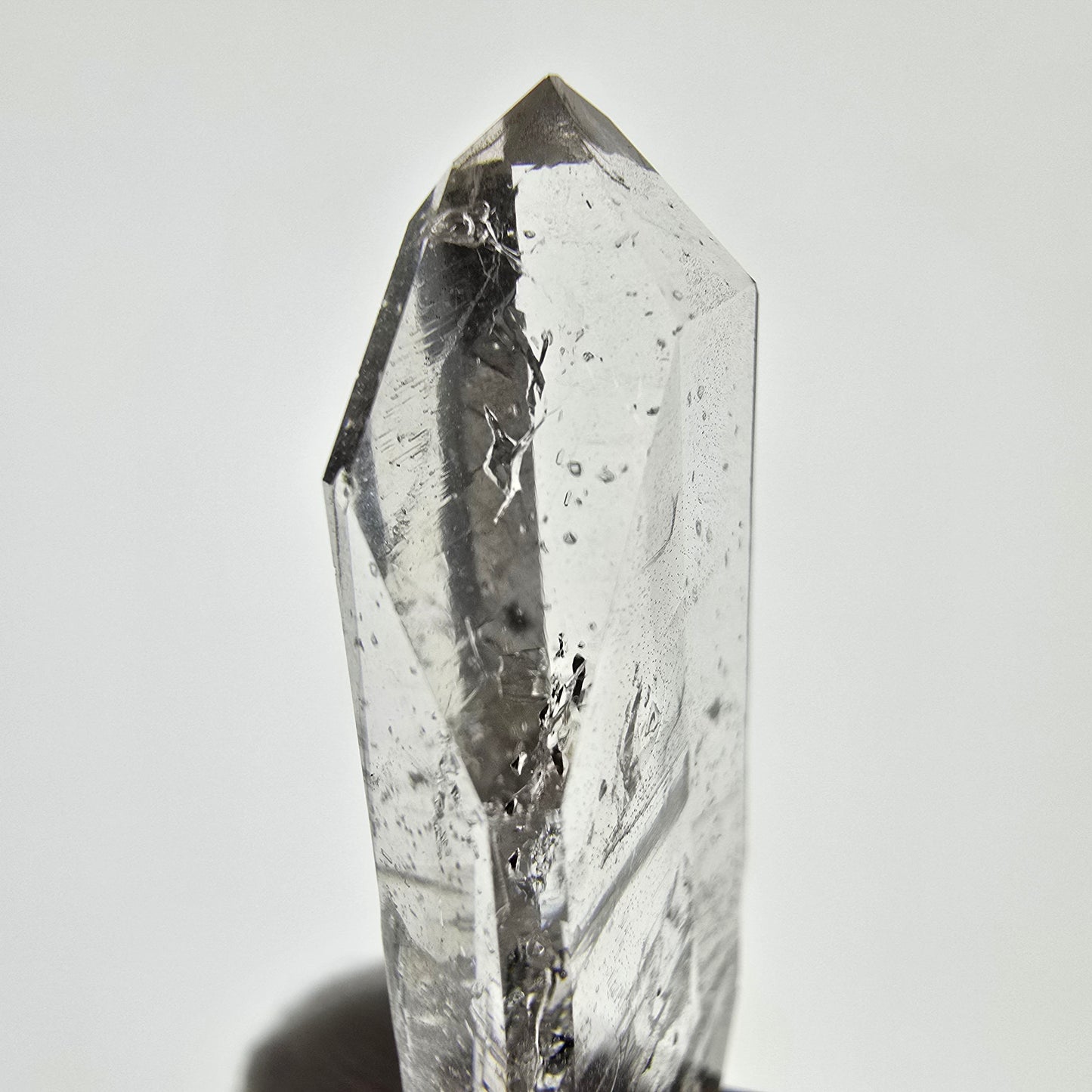 Sceptre de poche en quartz fumé fantôme squelette, Namibie, 48 x 18 x 7 mm