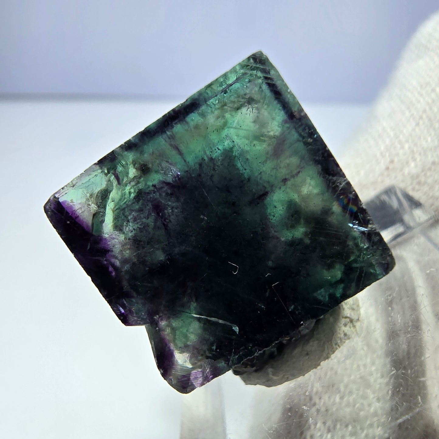 Spécimen rare de cube de fluorite fantôme, vert zonal et violet, Okorusu, Namibie, 24 x 23 x 11 mm