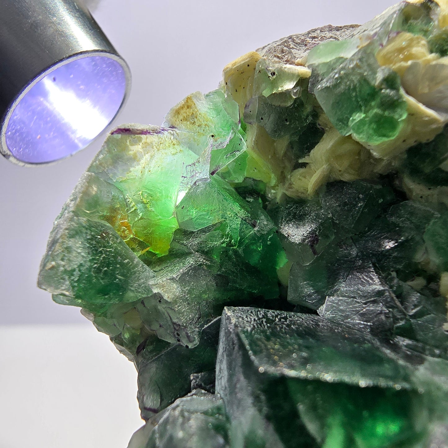 Fluorite fantôme XL, muscovite, hyalite, quartz fumé, tourmaline Schörl, Erongo, Namibie, 134 x 100 x 77 mm