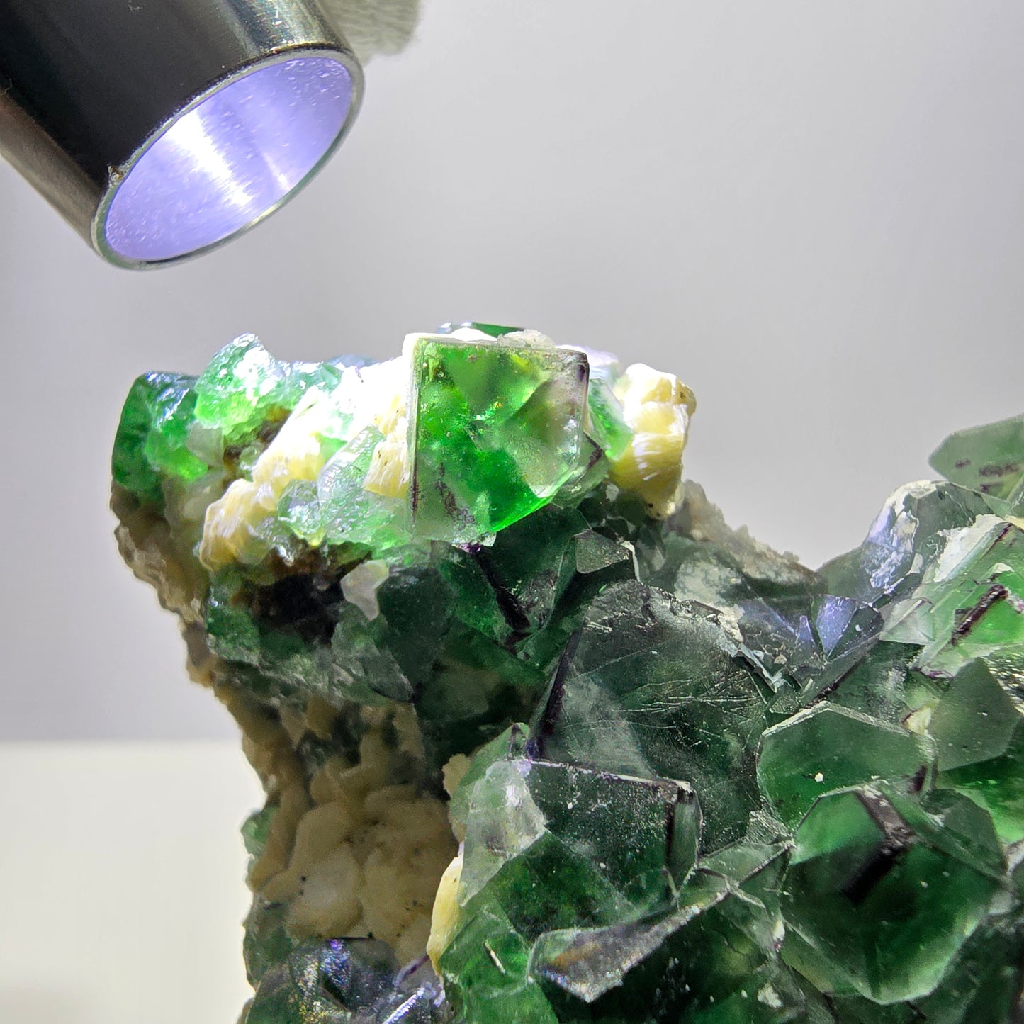 Fluorite fantôme XL, muscovite, hyalite, quartz fumé, tourmaline Schörl, Erongo, Namibie, 134 x 100 x 77 mm