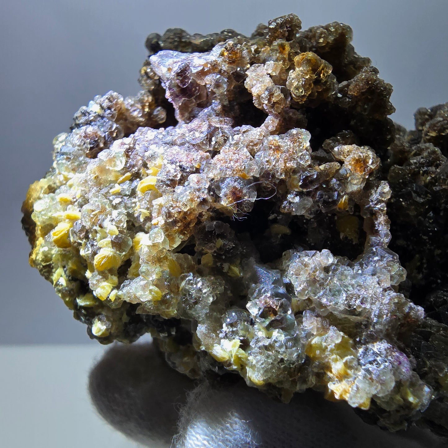 Fluorite fantôme XL, muscovite, hyalite, quartz fumé, tourmaline Schörl, Erongo, Namibie, 100 x 97 x 69 mm