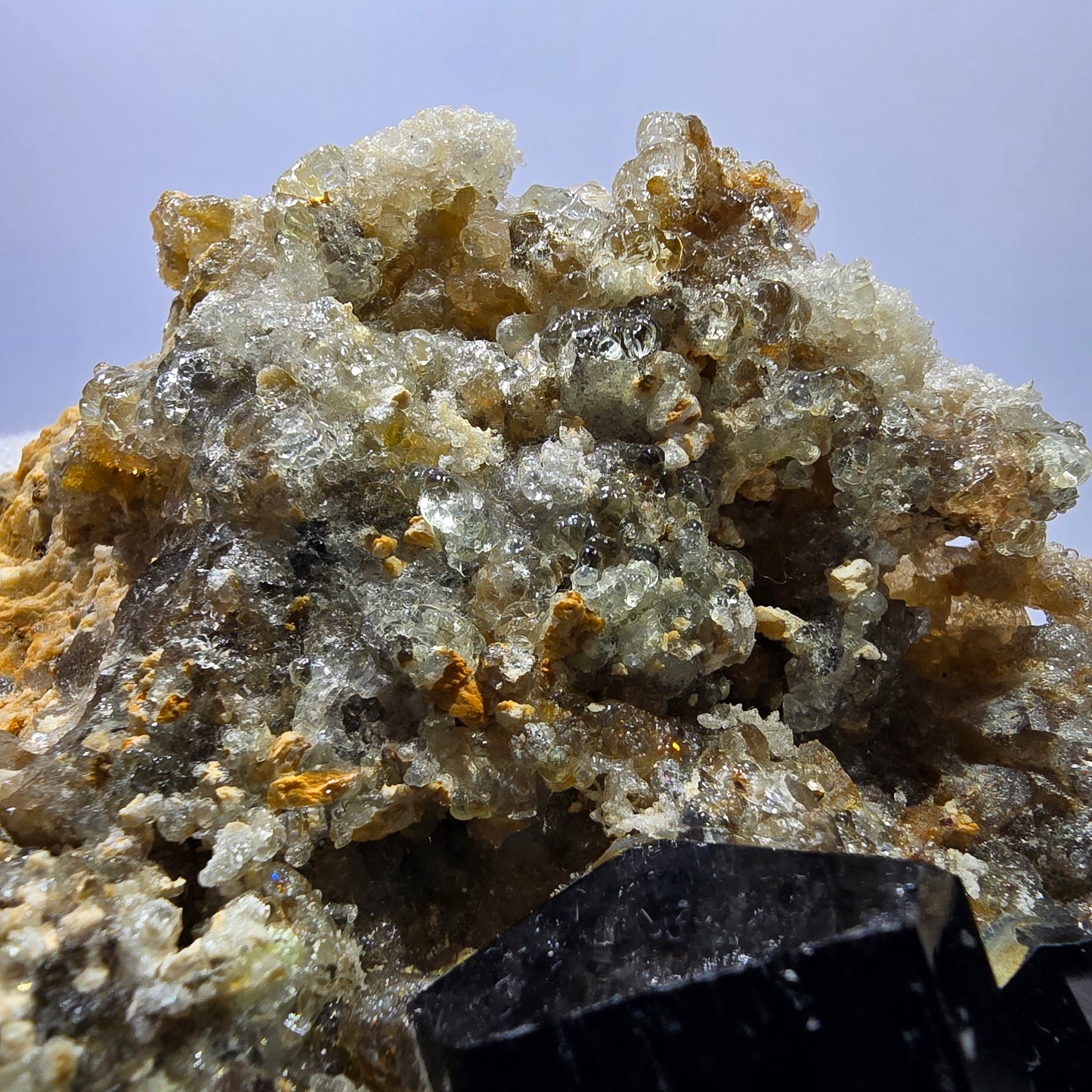Grand spécimen de tourmaline Schorl, hyalite, quartz fumé et orthose, Erongo, Namibie, 123 x 92 x 47 mm