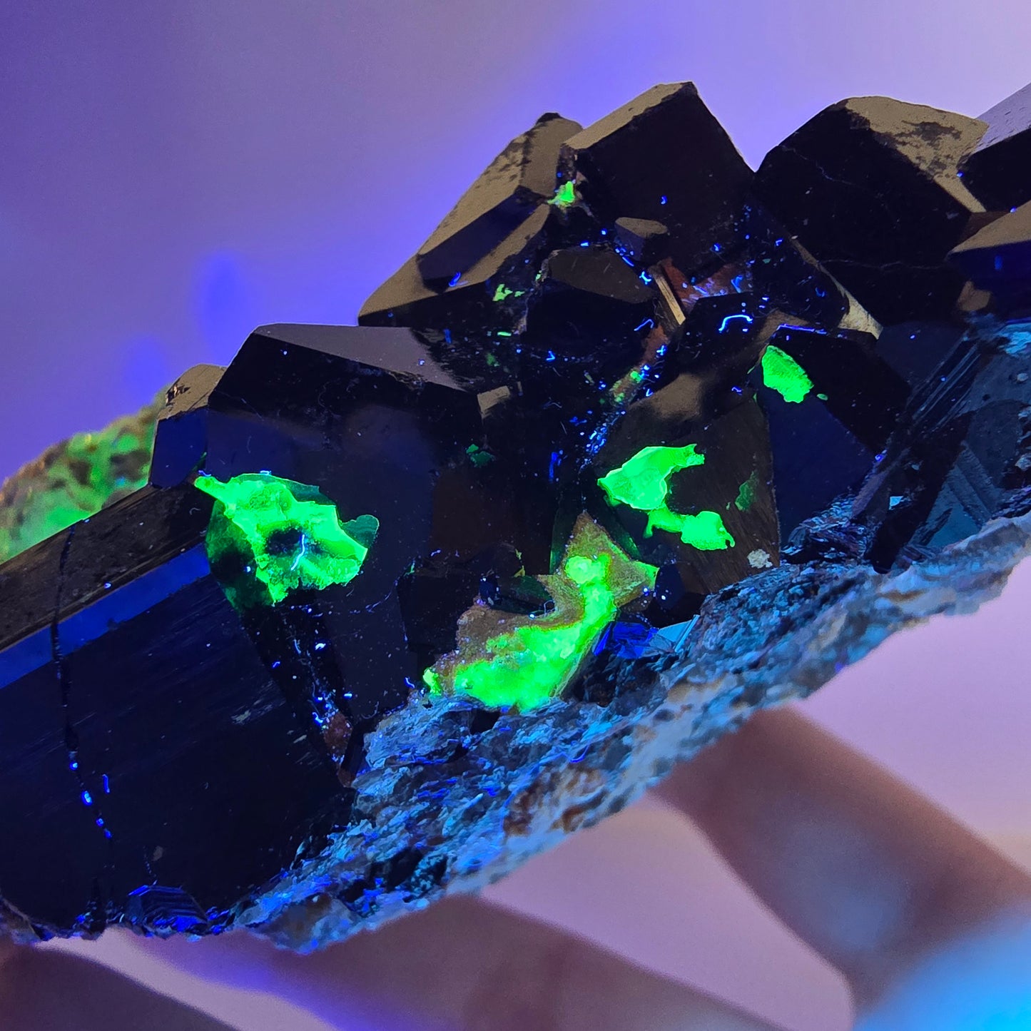 Grand spécimen de tourmaline Schorl, hyalite, quartz fumé et orthose, Erongo, Namibie, 123 x 92 x 47 mm