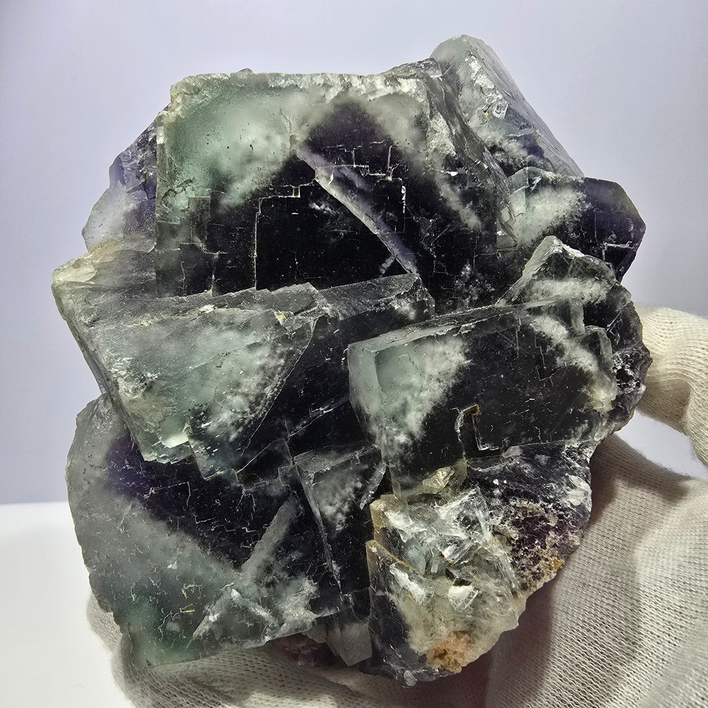 Spécimen de cube de fluorite fantôme XL, parqueté vert violet Okorusu, Namibie 141*130*48 mm