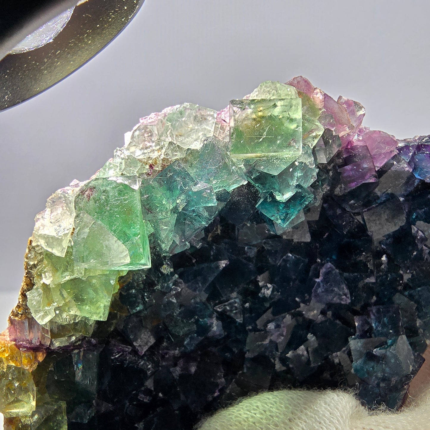 Grand spécimen de cube de fluorite fantôme vert bleu violet Okorusu, Namibie 104*60*28mm