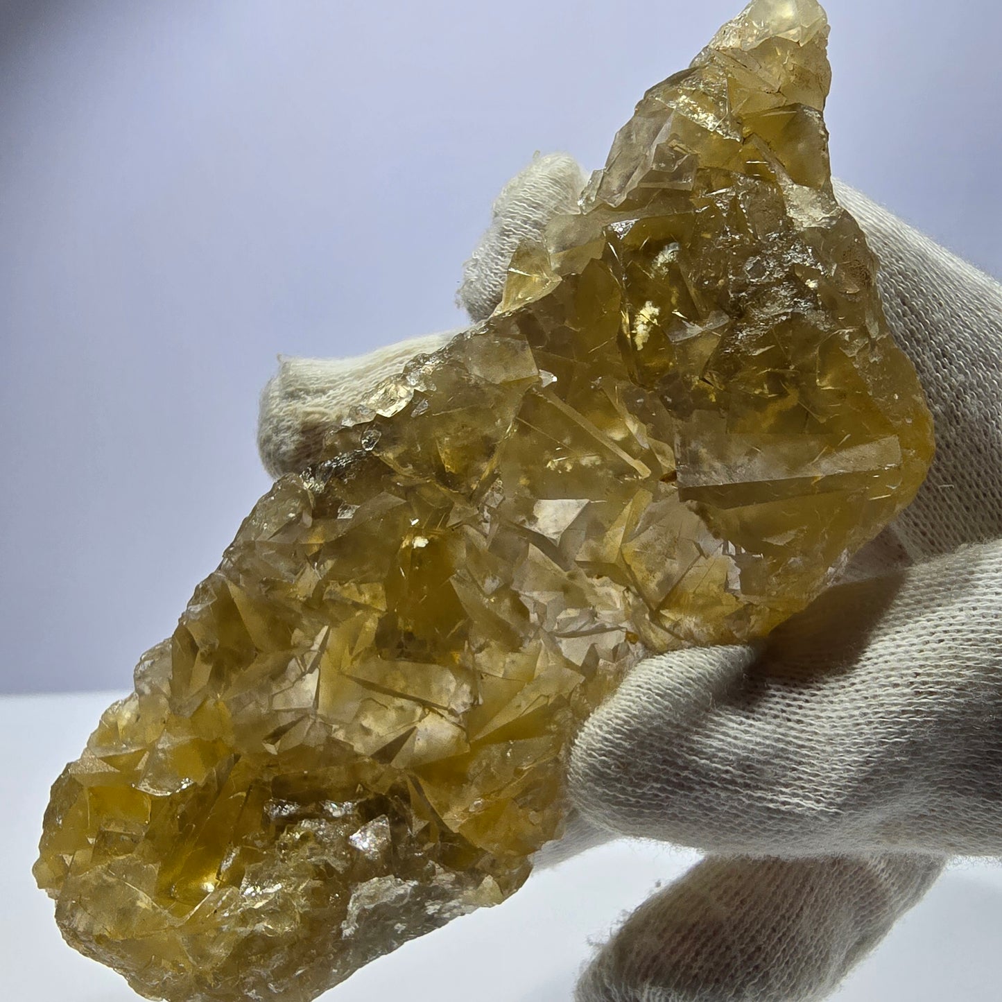 Grand spécimen de cube de fluorite fantôme, poche jaune miel, Okorusu, Namibie, 124 x 48 x 26 mm