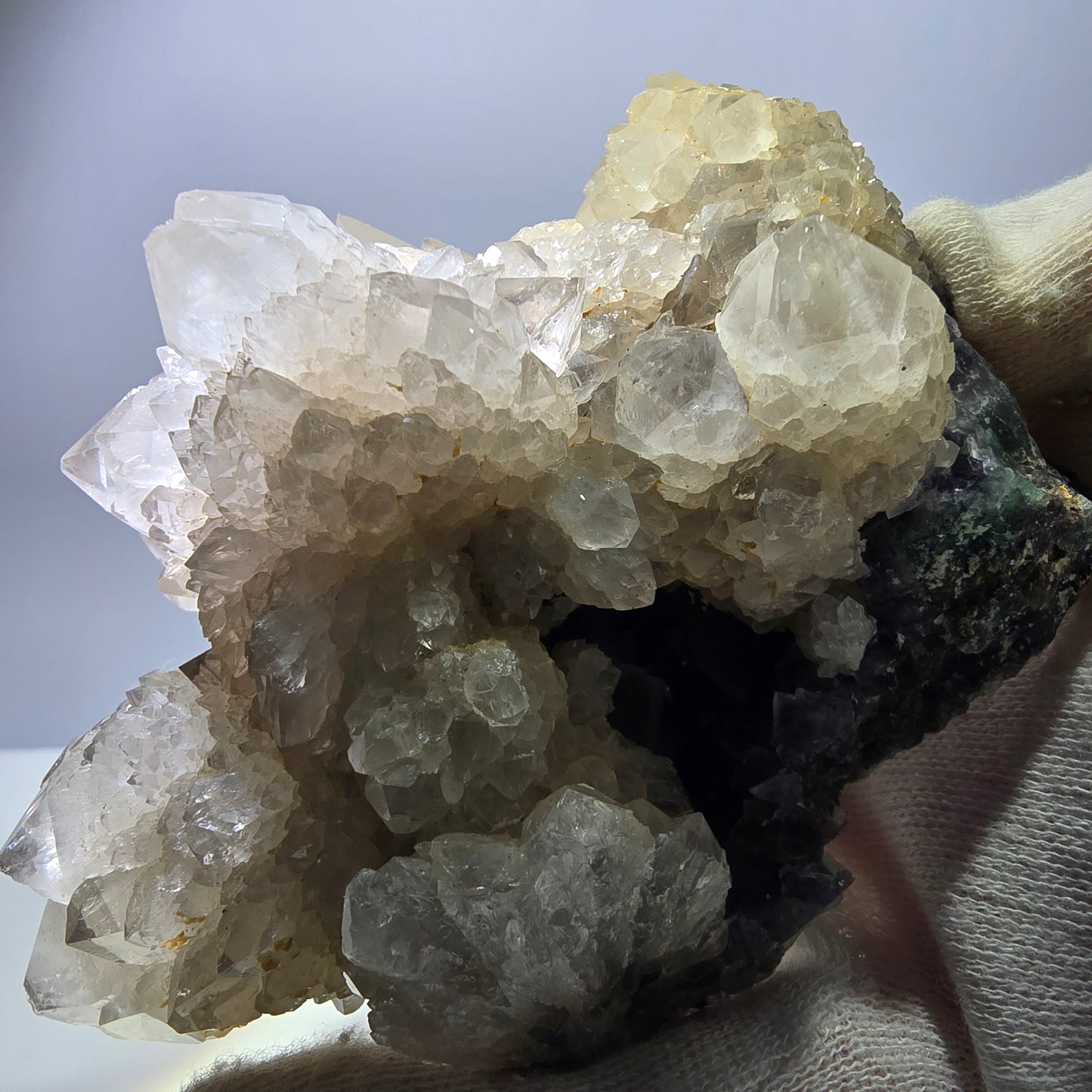 Grand cube de fluorite fantôme, spécimen de quartz violet-vert Okorusu, Namibie 102 x 78 x 57 mm