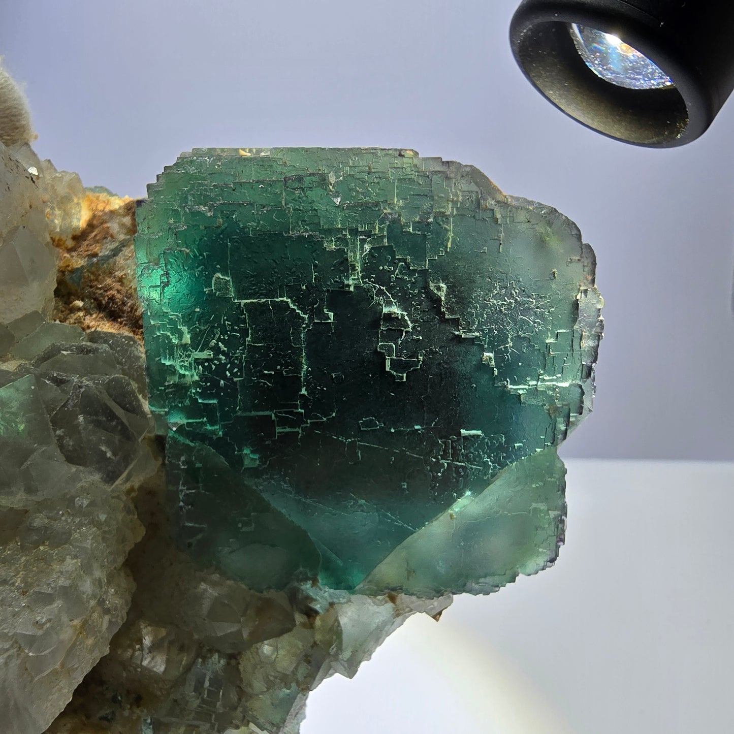 Grand spécimen de quartz parqueté en cube de fluorite fantôme Okorusu Namibie 134 x 89 x 44 mm