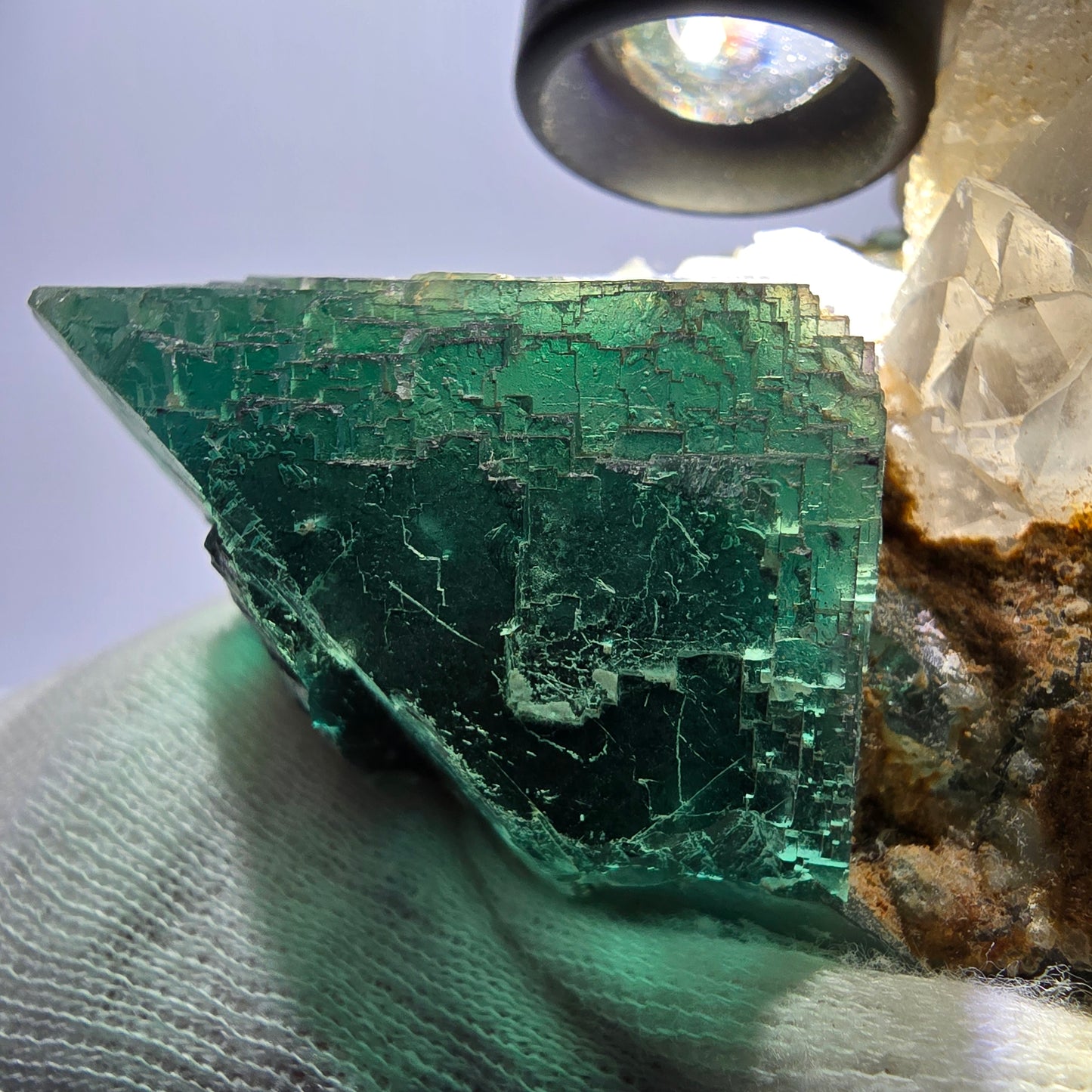 Grand spécimen de quartz parqueté en cube de fluorite fantôme Okorusu Namibie 134 x 89 x 44 mm