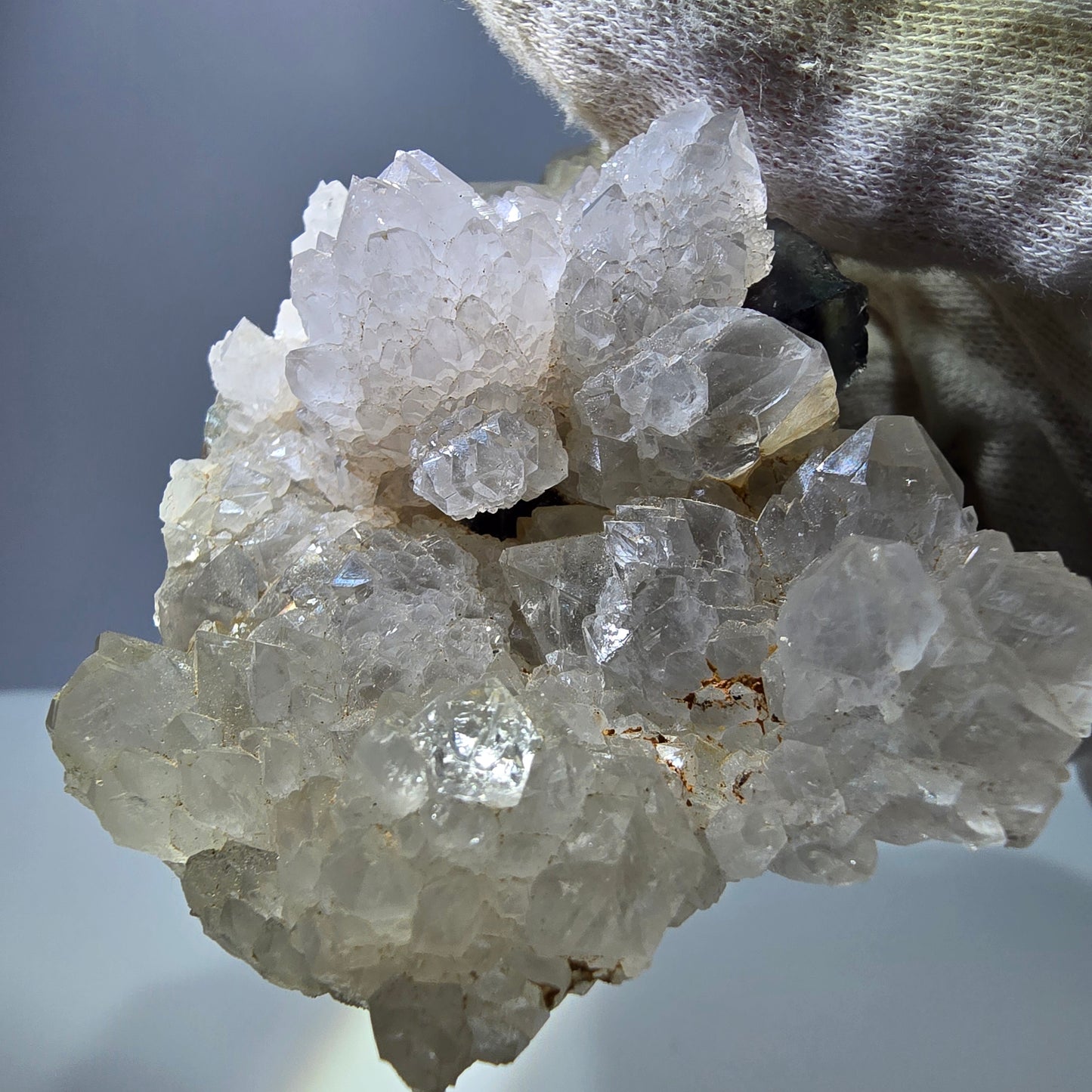 Grand cube de fluorite fantôme, spécimen de quartz violet-vert Okorusu, Namibie 121 x 61 x 36 mm