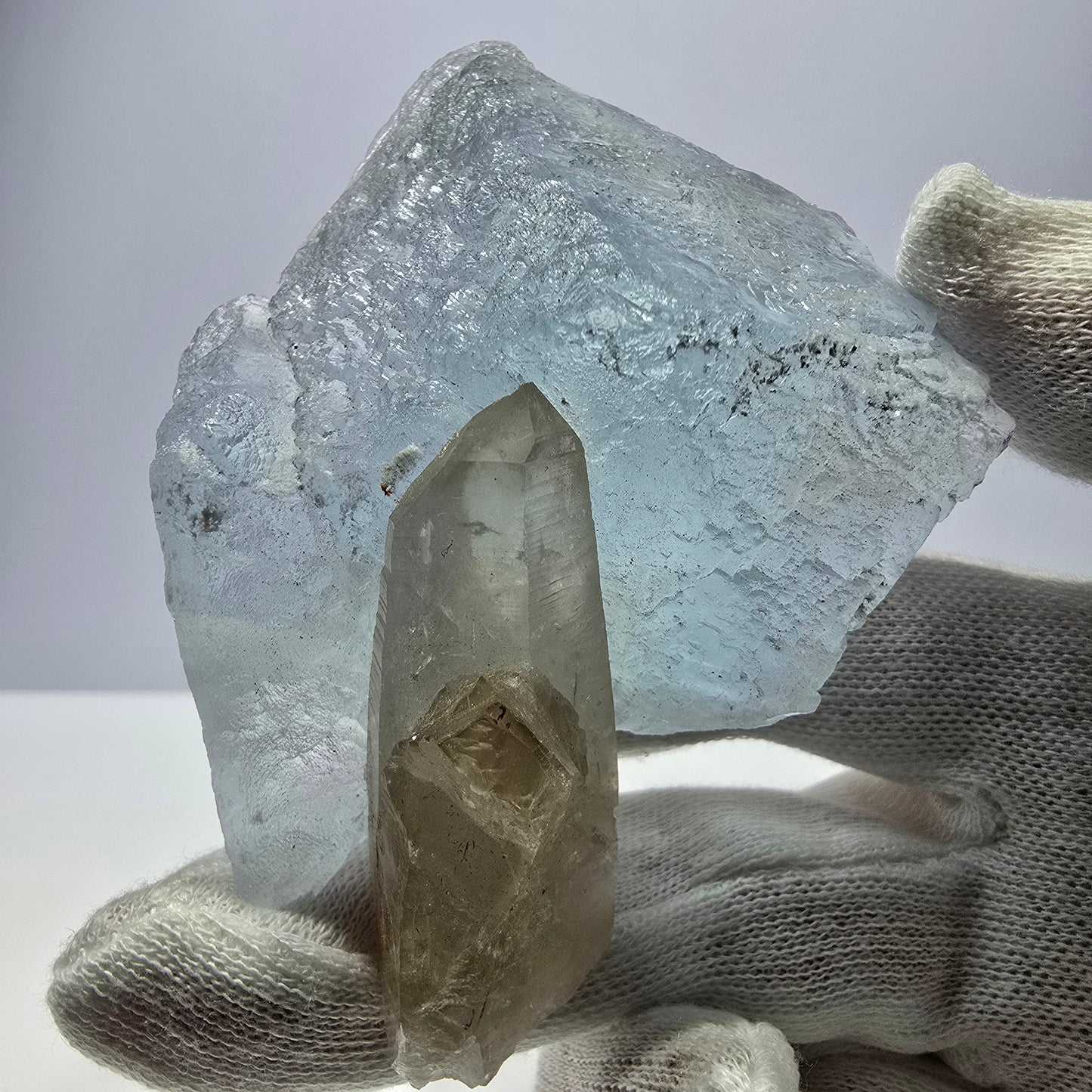 Grand spécimen de fluorite bleue et de quartz fumé, montagnes Erongo, Namibie, 93 x 67 x 36 mm