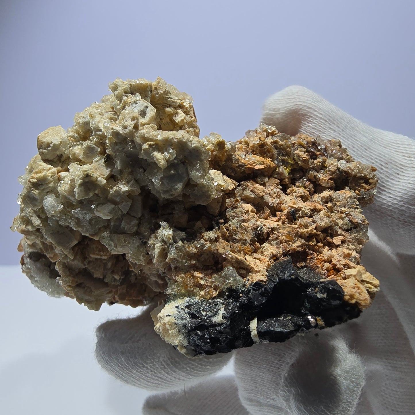 Grand spécimen d'aigue-marine, de tourmaline schorl, d'hyalite et d'orthose, Erongo, Namibie, 107 x 70 x 45 mm