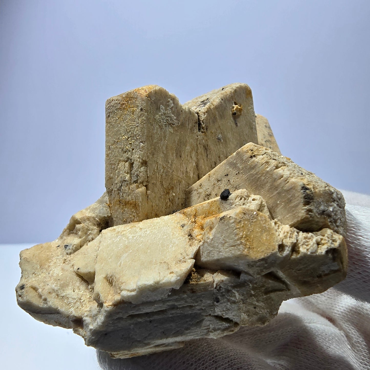 Grand spécimen d'orthose, de tourmaline Schorl et d'hyalite, Erongo, Namibie, 94 x 57 x 50 mm