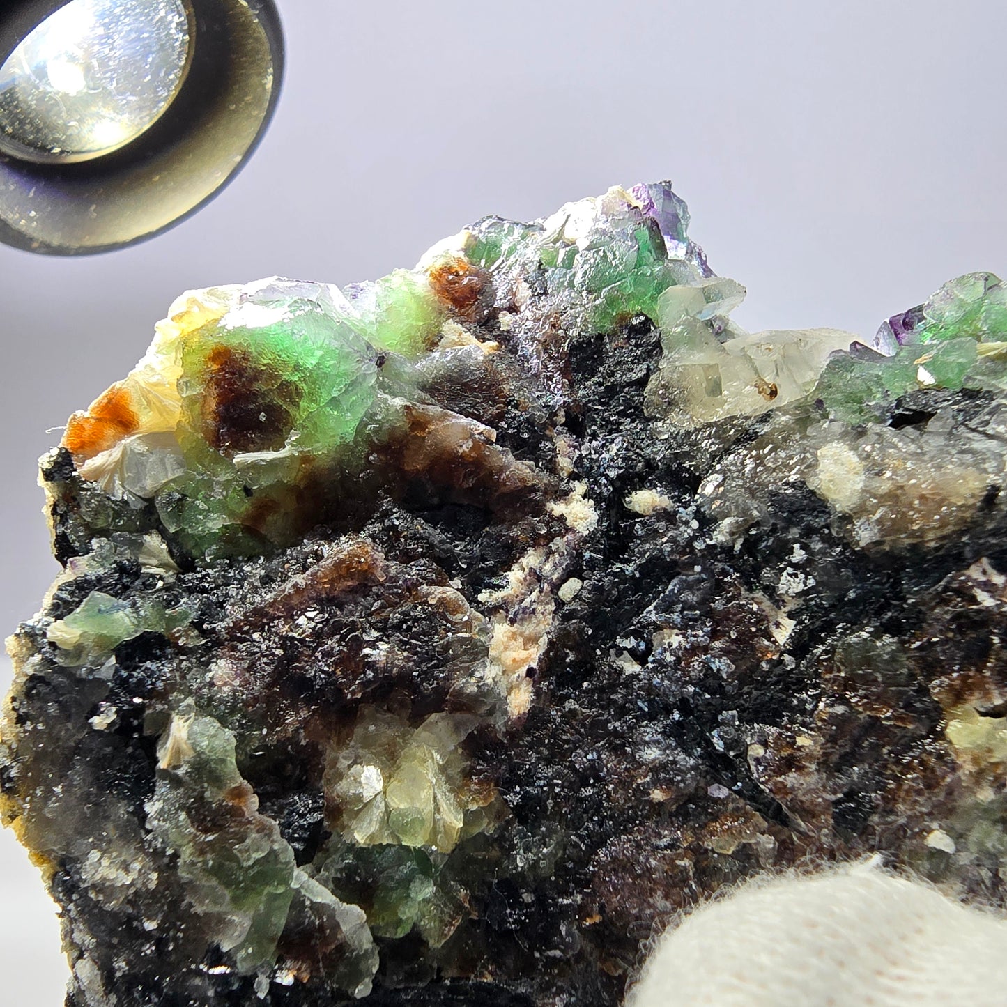 Grande fluorite fantôme, tourmaline schol, hyalite, muscovite, quartz fumé, Erongo, Namibie, 93 x 74 x 24 mm