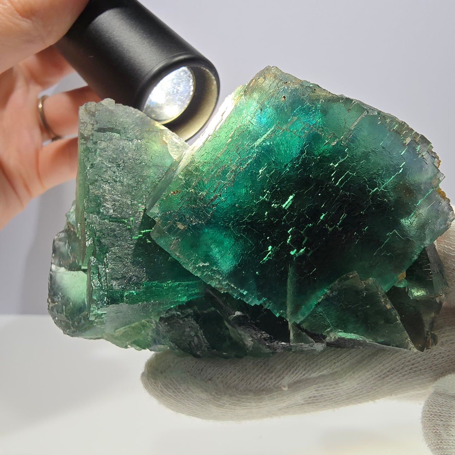 Grand spécimen de cube de fluorite fantôme, parqueté vert Okorusu, Namibie, 87 x 56 x 44 mm