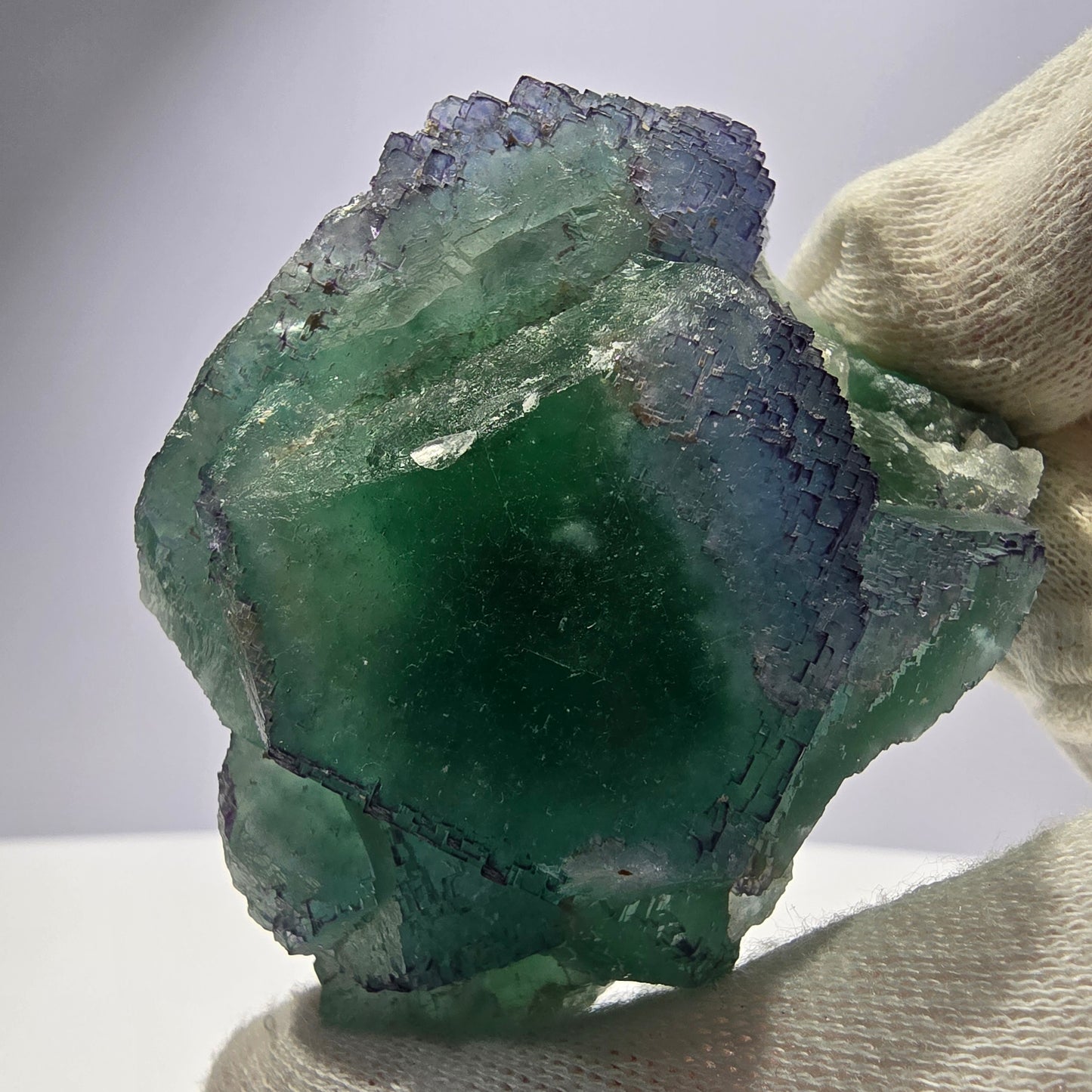 Grand spécimen de cube de fluorite fantôme, parqueté zonal Okorusu Namibie 69*58*33mm