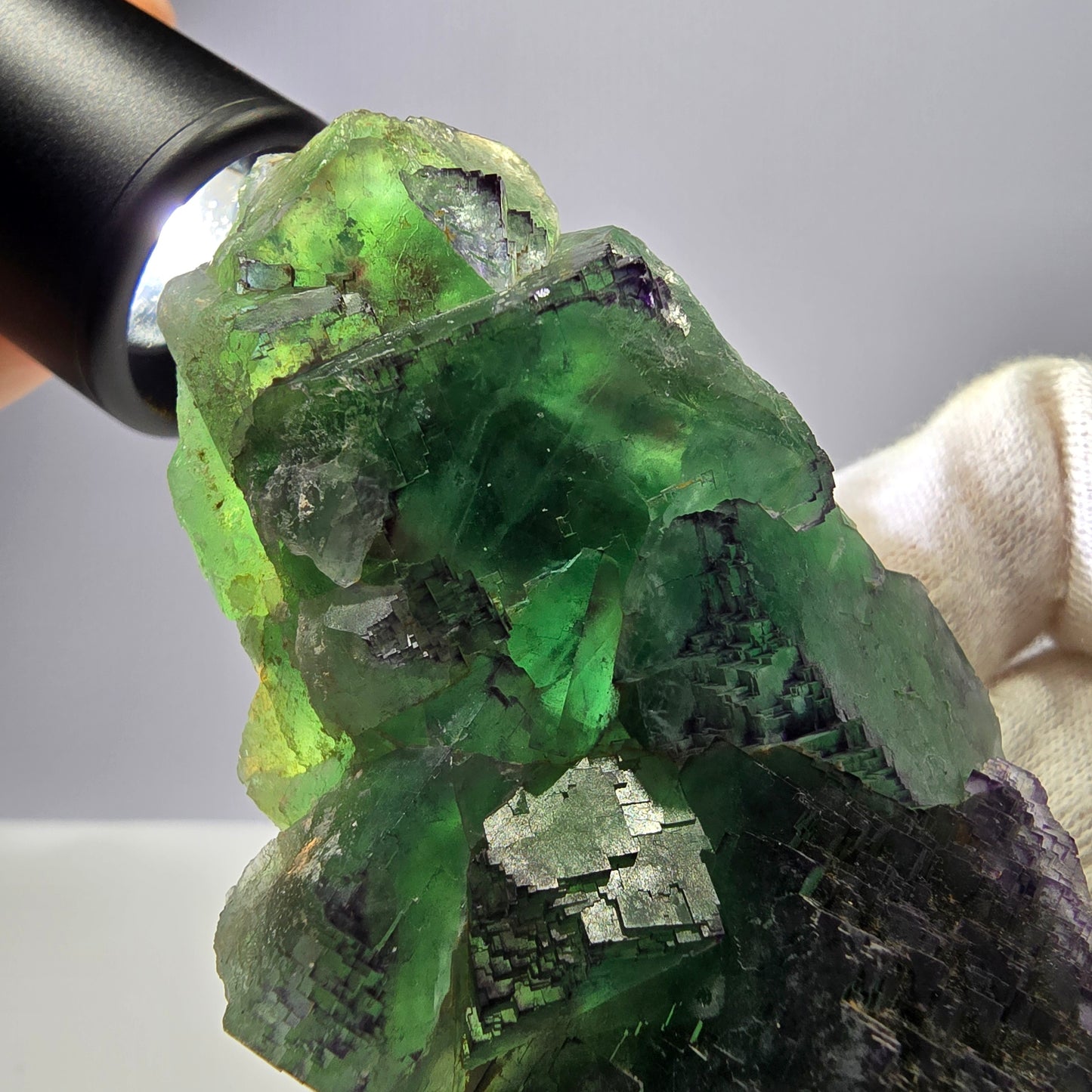Spécimen de cube de fluorite fantôme transparent, parqueté, zonal, Okorusu, Namibie, 92 x 51 x 28 mm